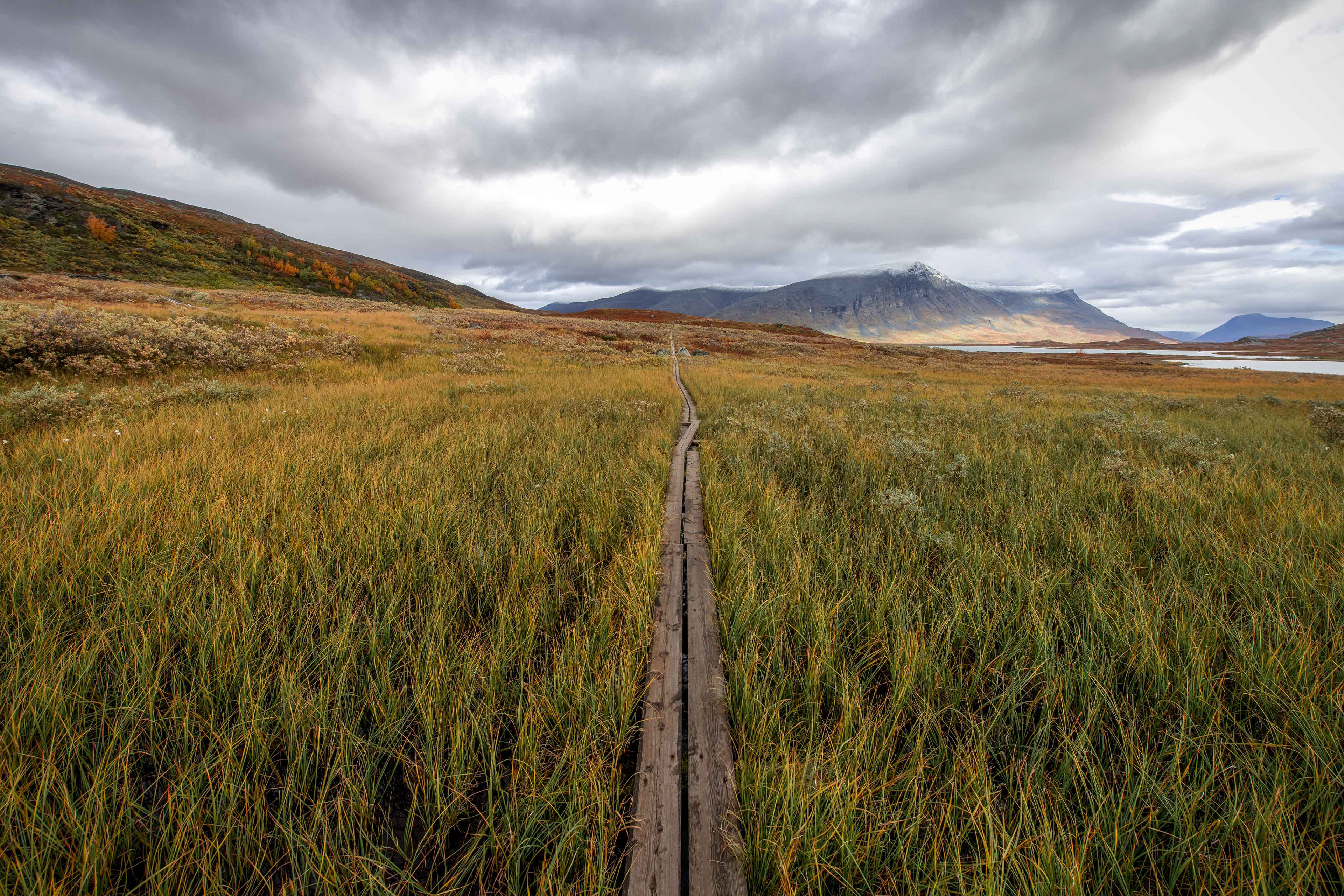 Kungsleden between Alesjaure and Abiskojaure