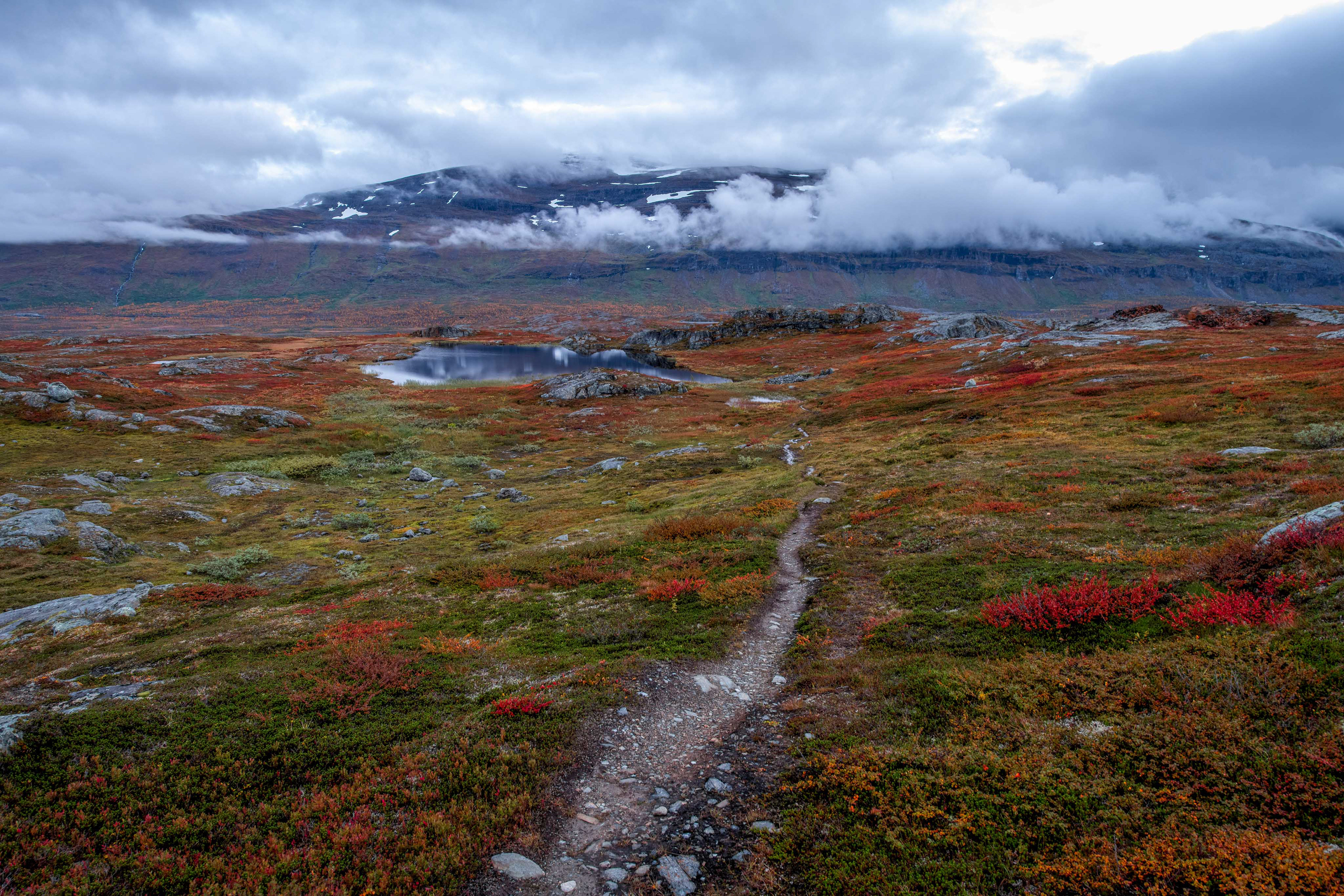 Hiking back from Vadvetjåkka