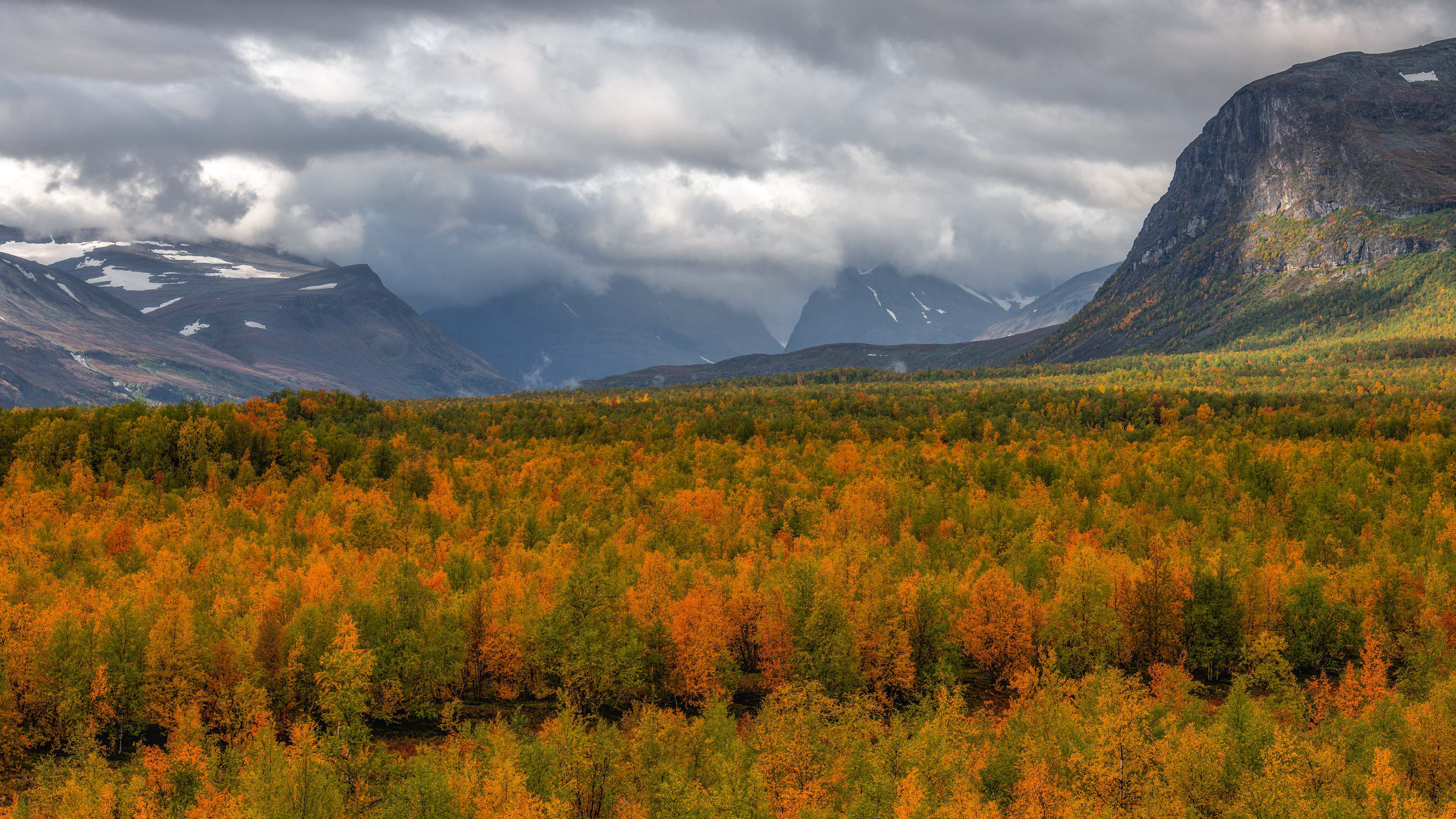 Looking from Nikkaluokta towards Duolbagorni