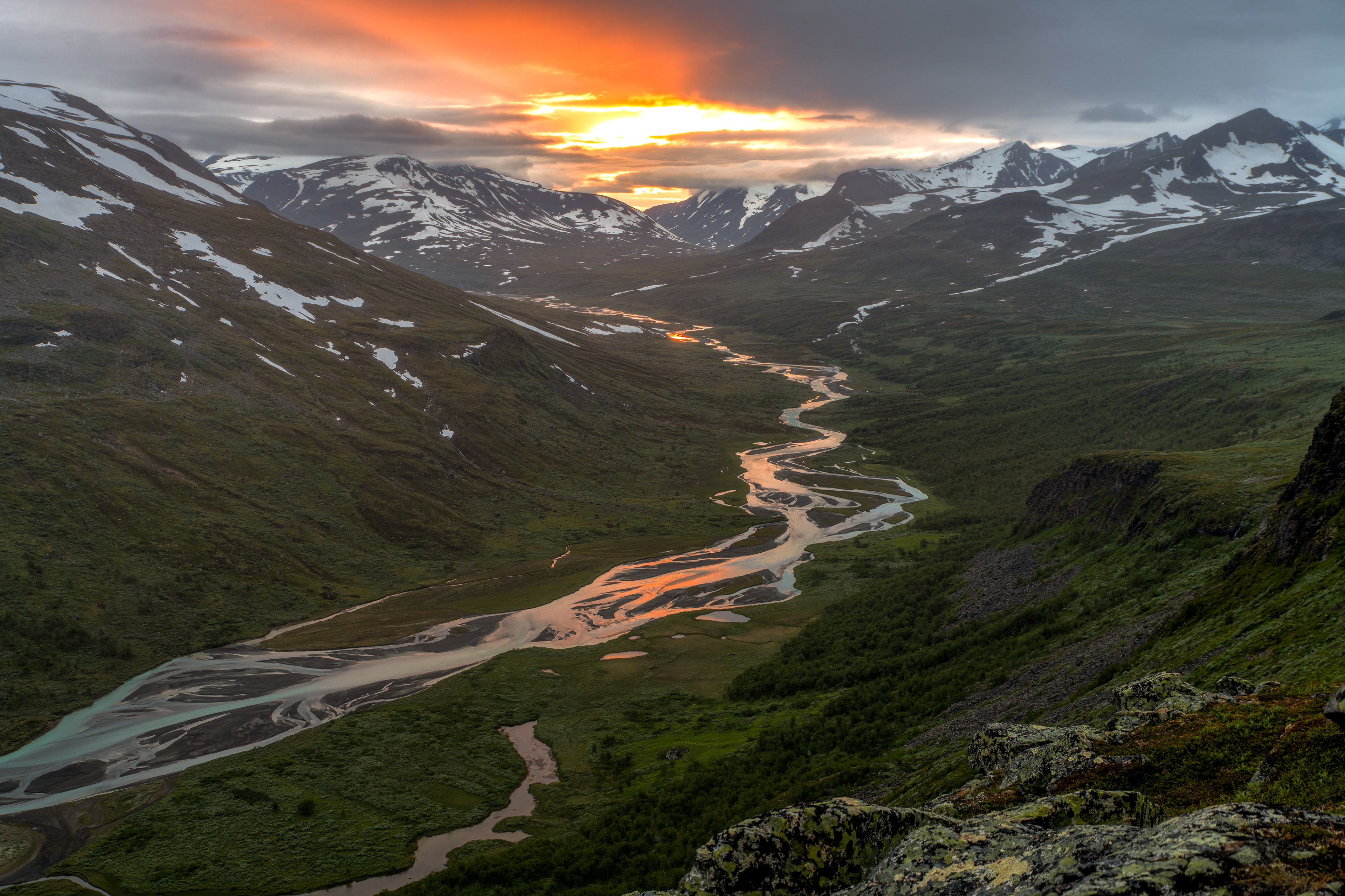 Midnight sun seen from Snávvávágge
