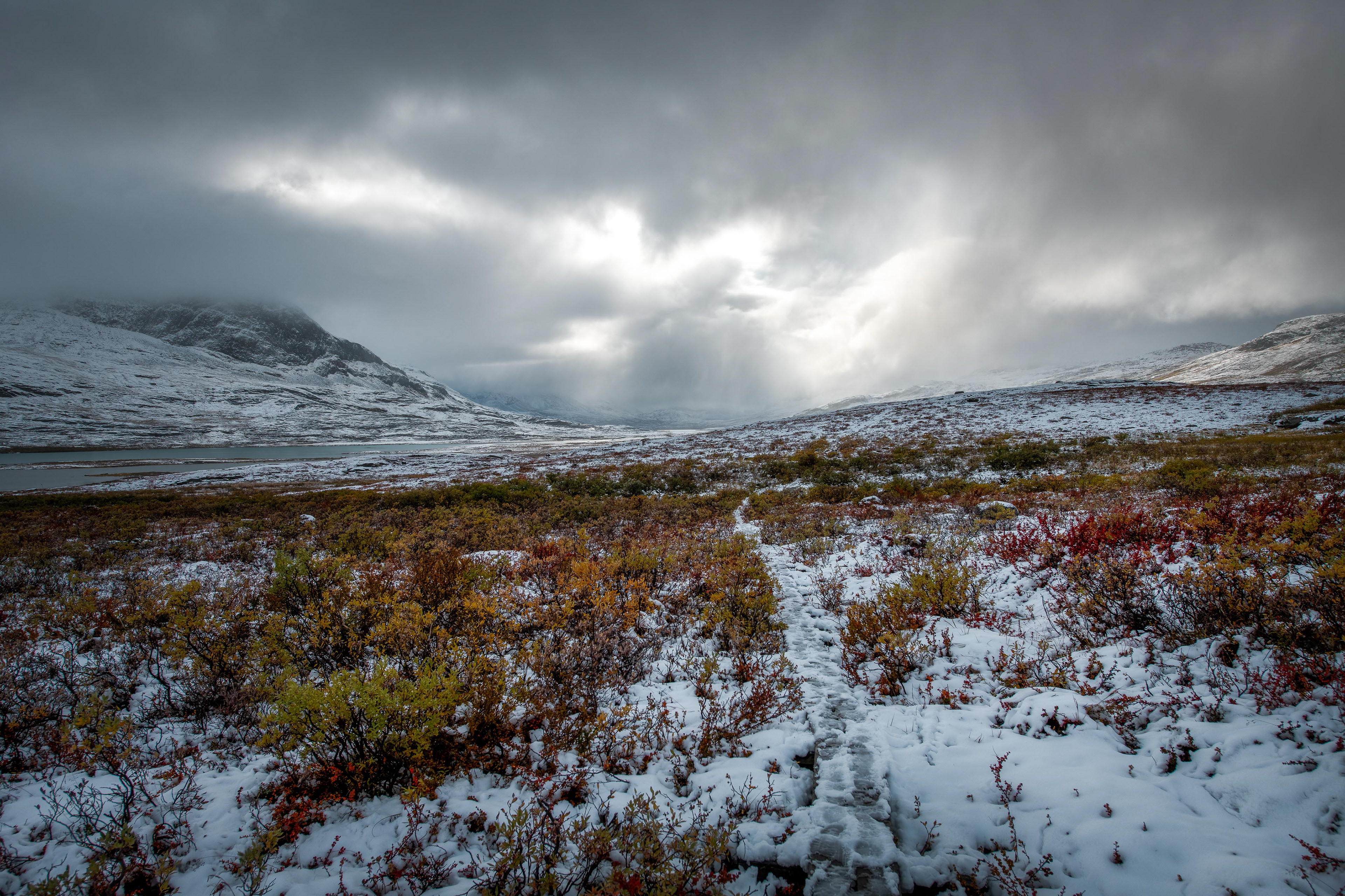 Kungsleden between Alesjaure and Abiskojaure