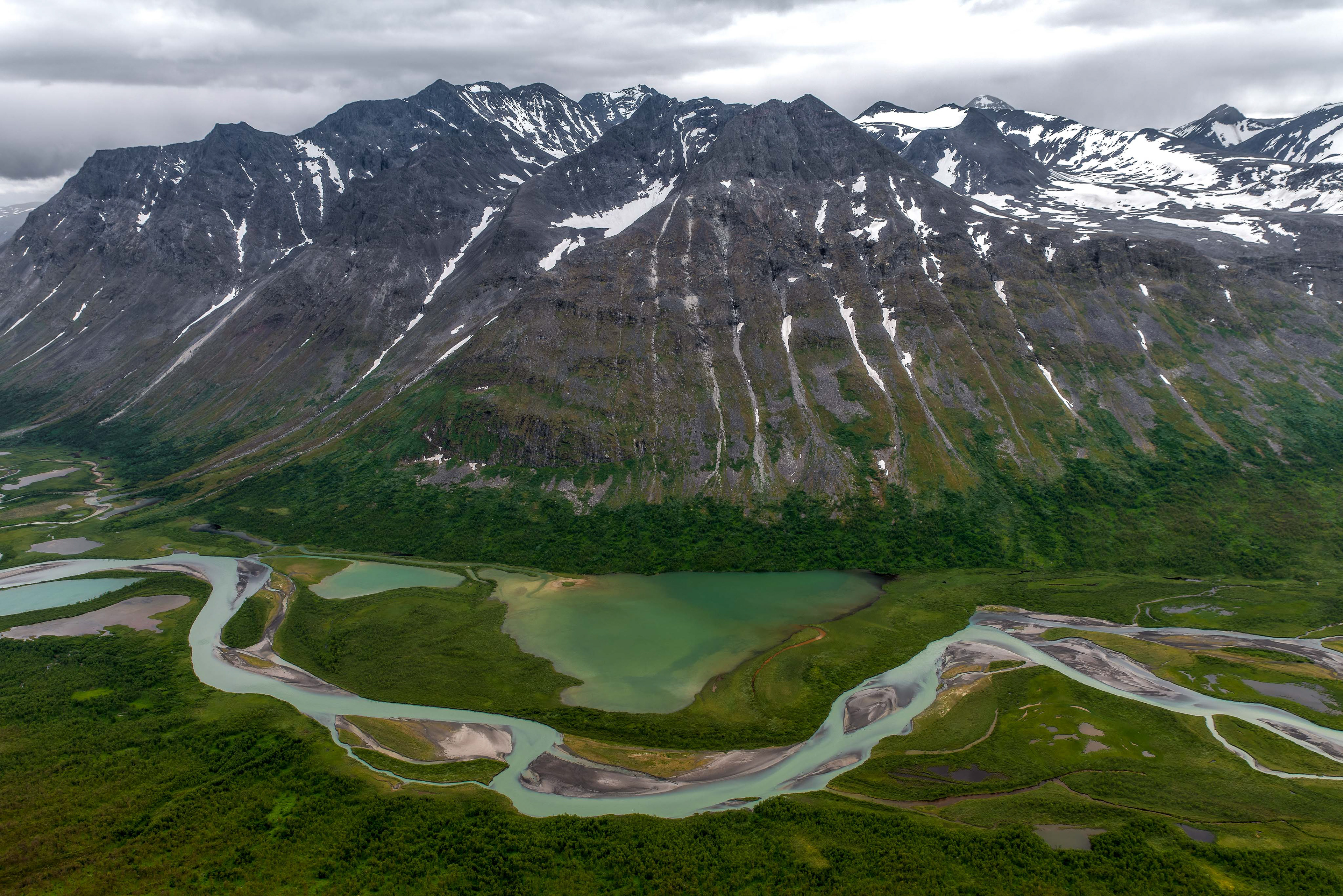 Bielloriehppe massif towering over Rapaselet