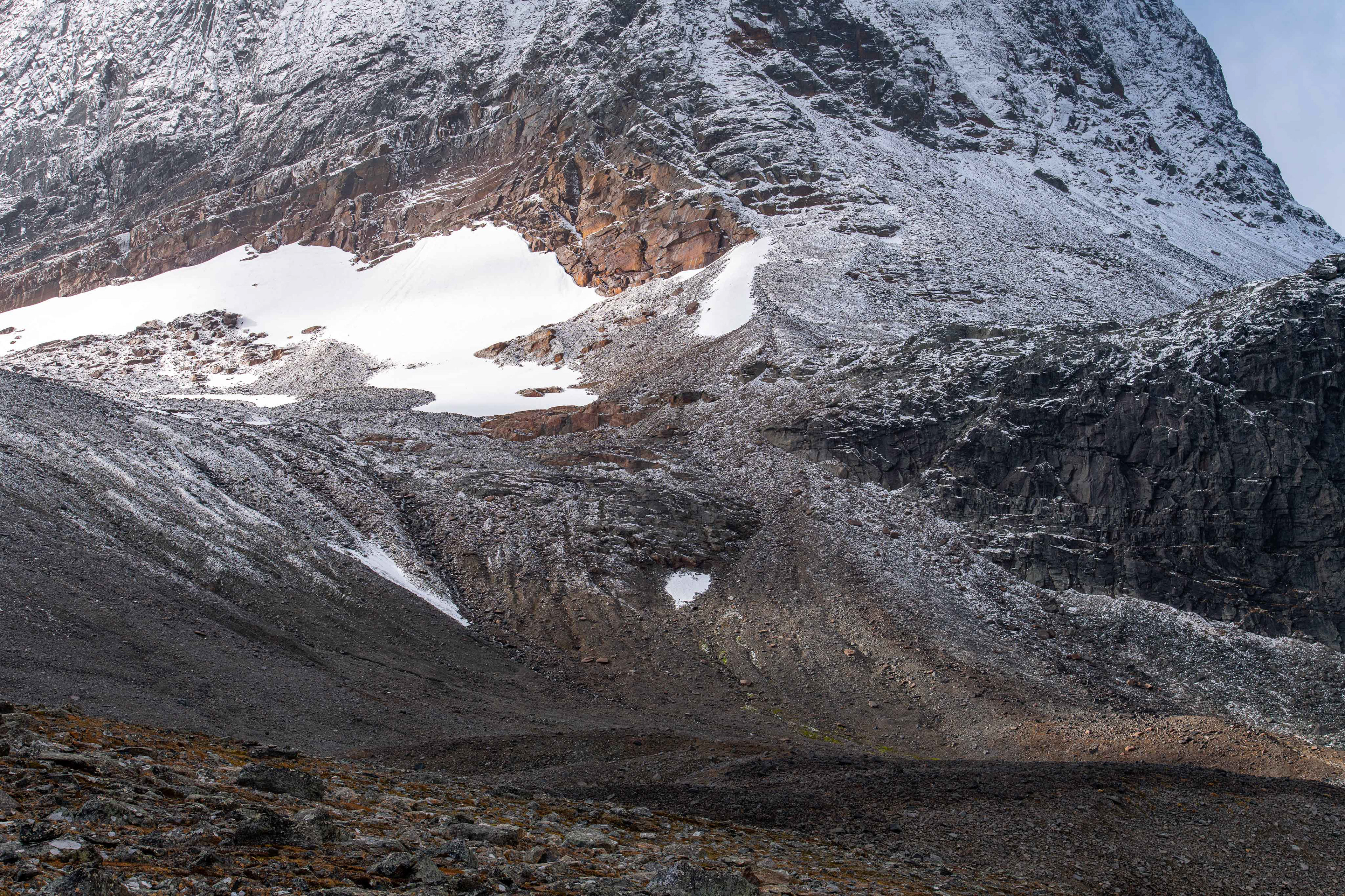 Steep path to Unna Räitastugan