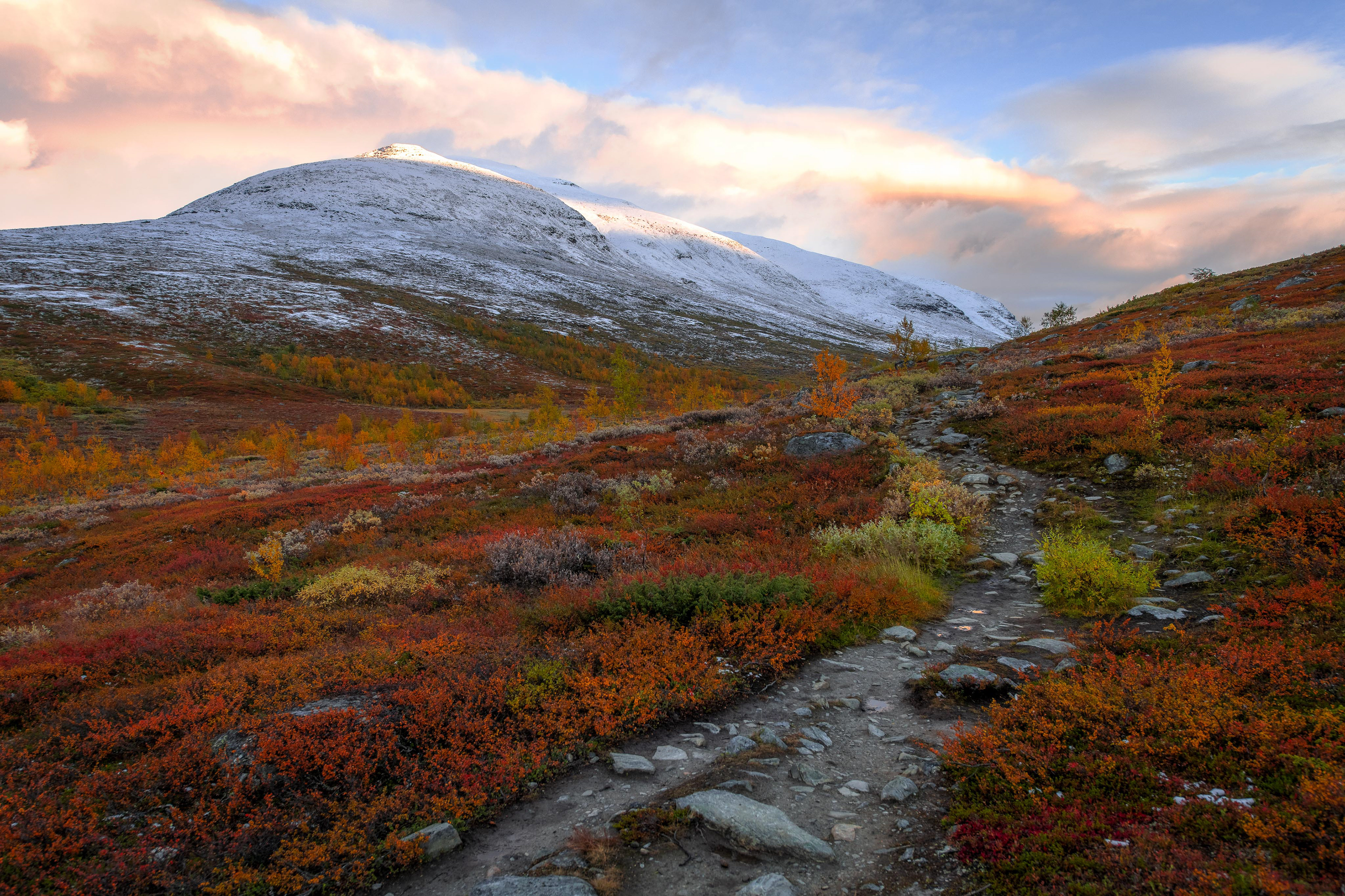 Kungsleden between Alesjaure and Abiskojaure