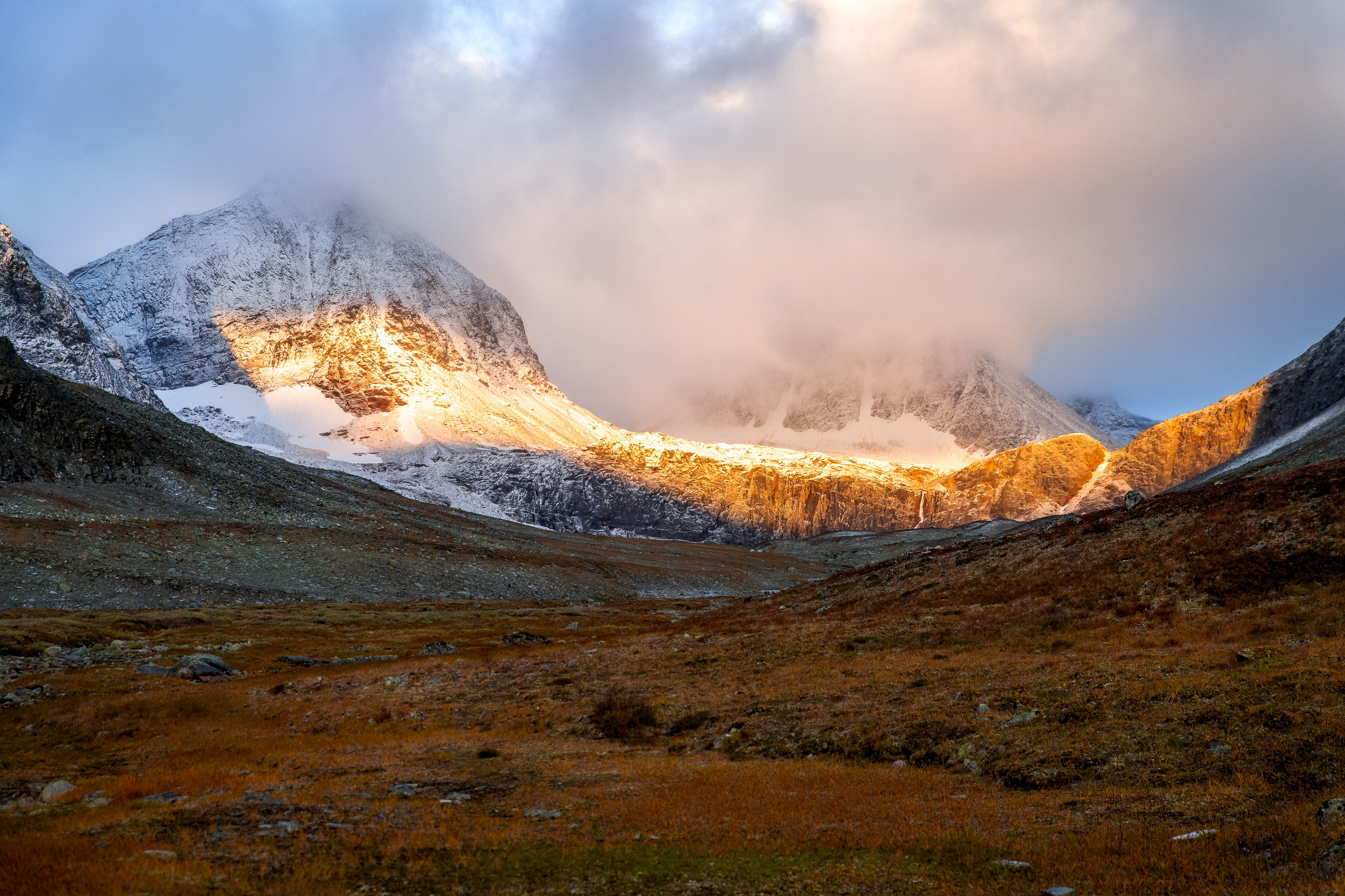 Sunrise in Unna Raitavagge