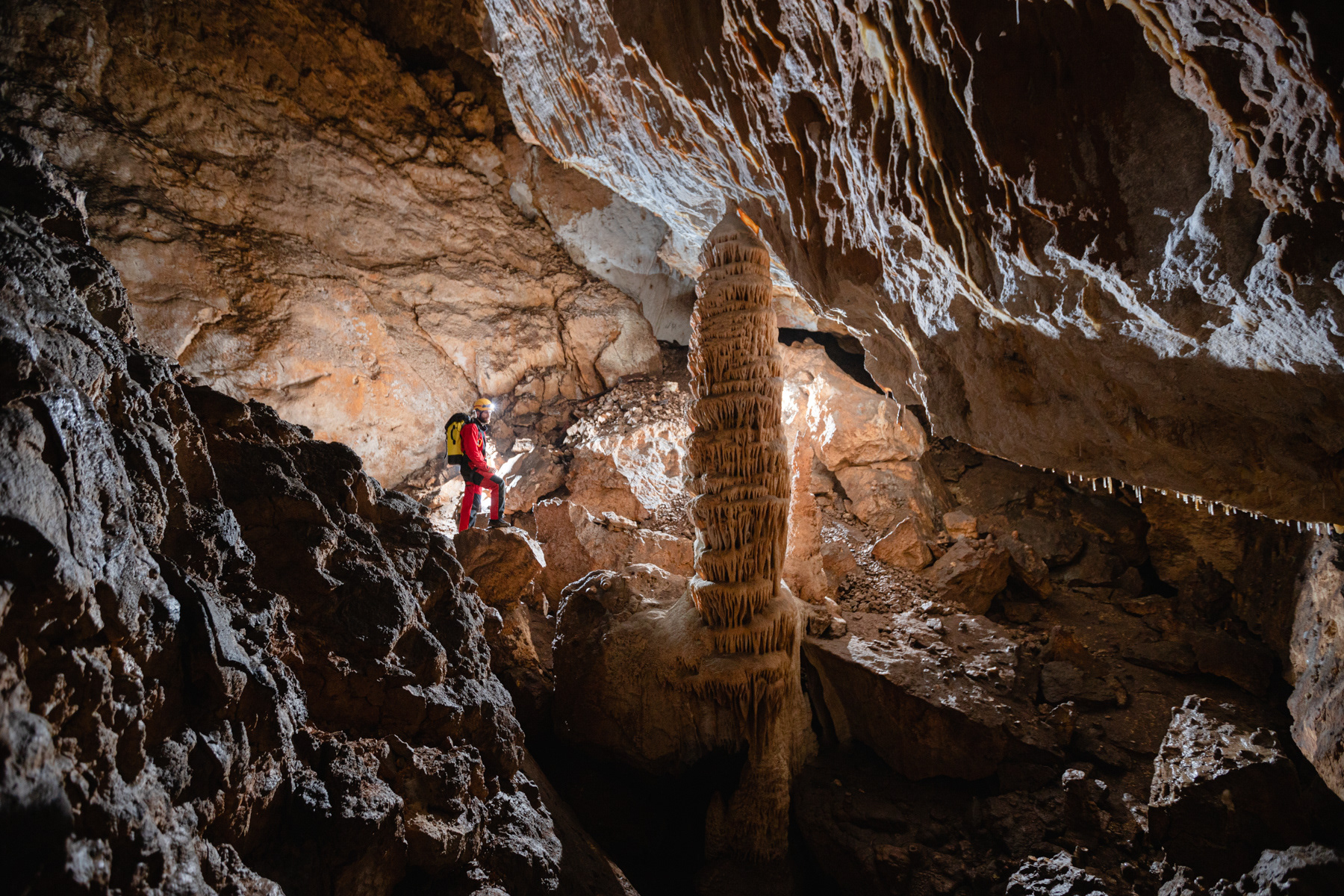 Stalagmite au Gouffre de la Morgne.