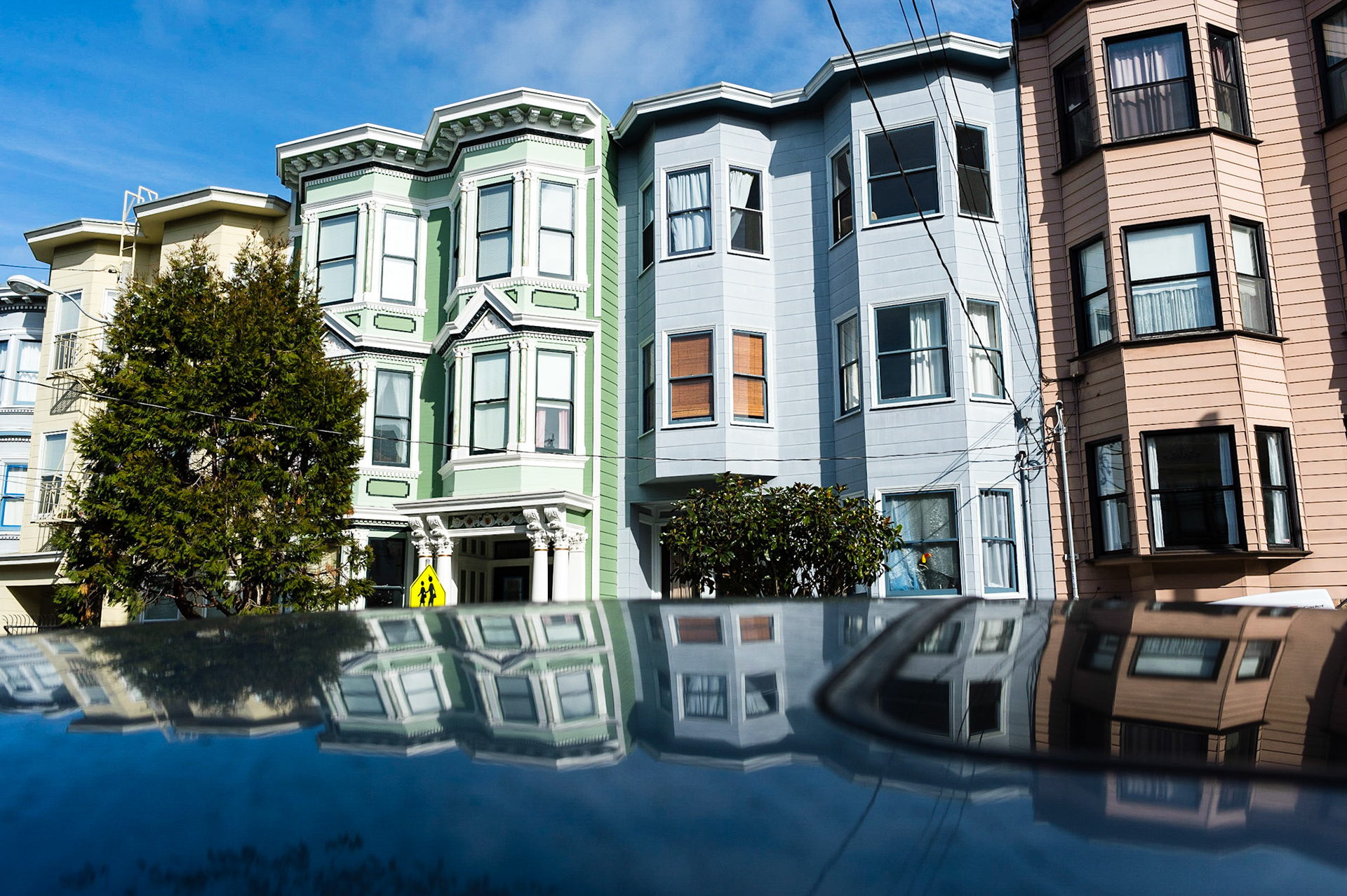 Belles demeures de style victorien sur Ashbury Street, Haight-Ashbury, San Francisco./ In Victorian style beautiful residences on Ashbury Street, Haight-Ashbury, San Francisco.
