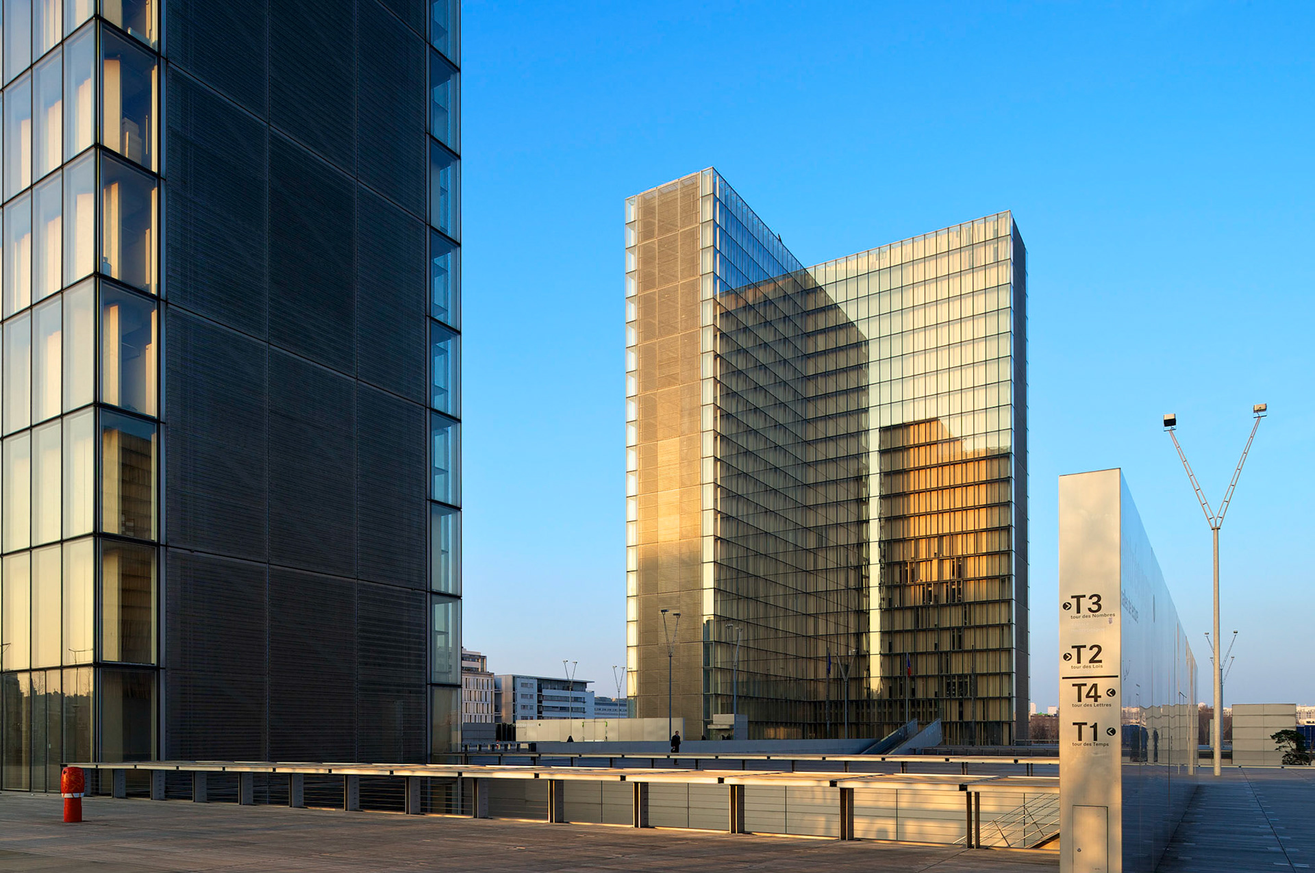 Bibliotheque Nationale Francois Mitterrand, Paris. Architecte Dominique Perrault.
