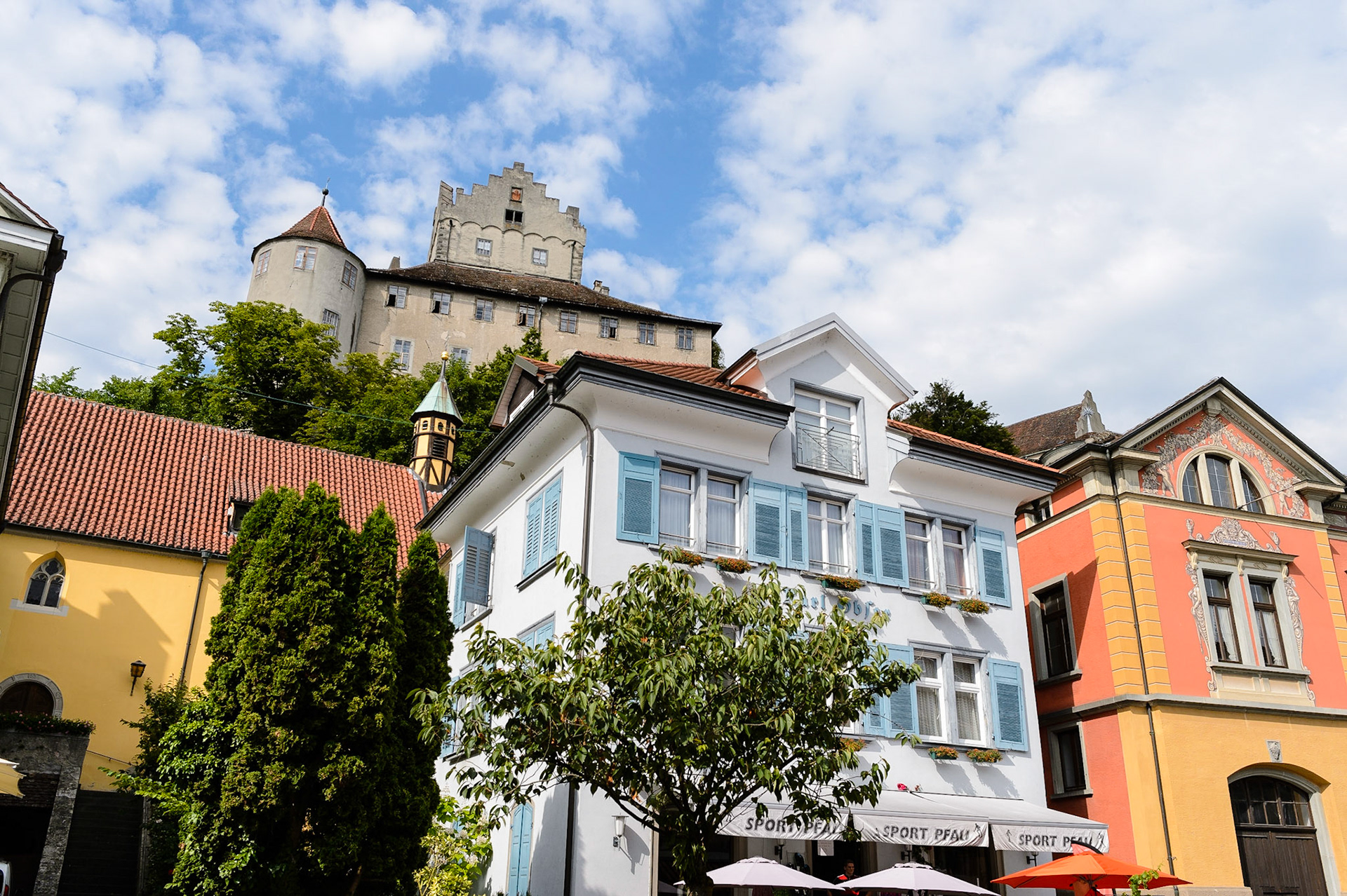 Meersburg petite ville médiévale située au bord du lac de Constance, Bade-Wurtemberg, Allemagne. / Medieval town Meersburg on Lake Constance, Bade-Wurtemberg, Germany