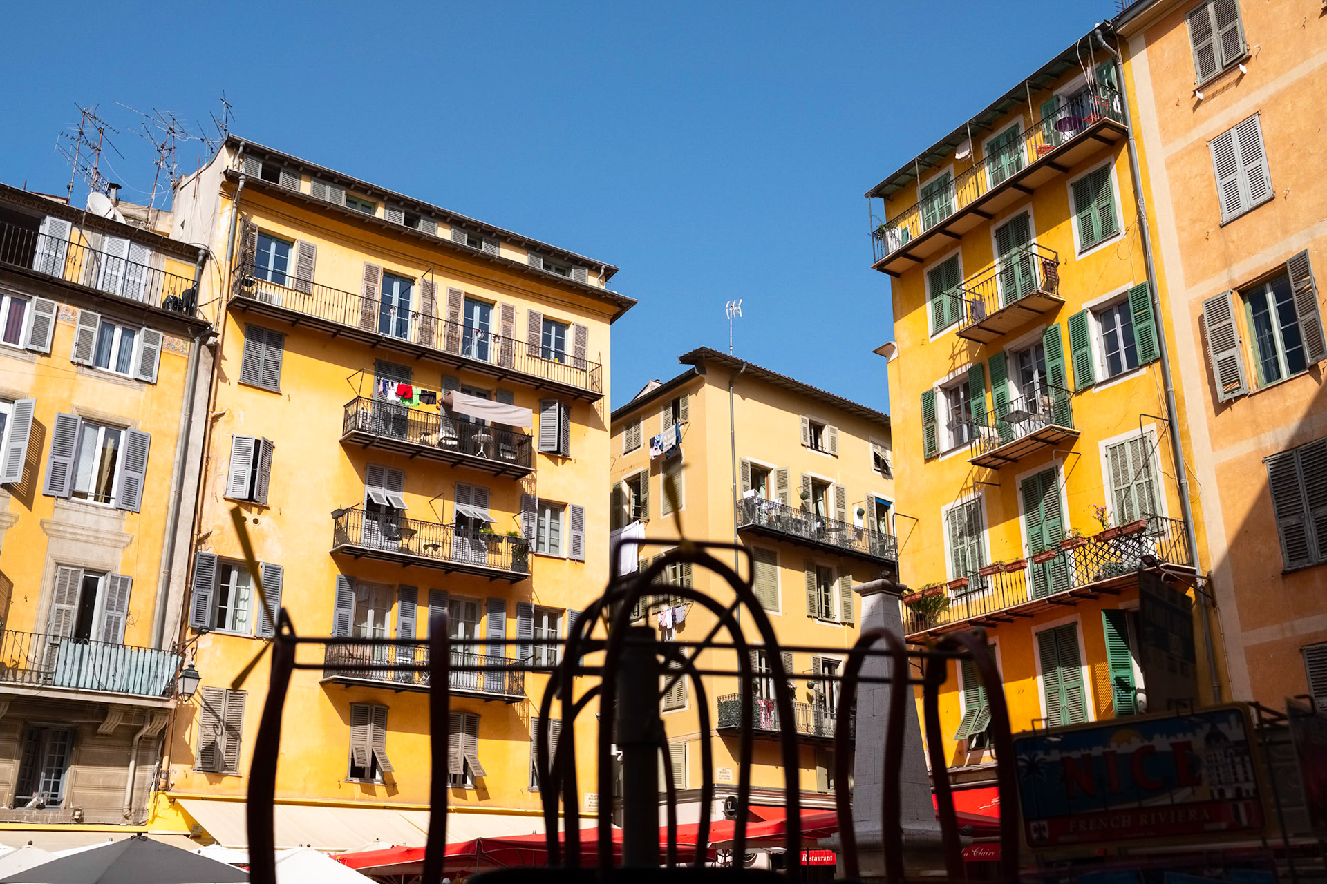 La Place Rossetti dans le Vieux Nice, Alpes Marimes, France