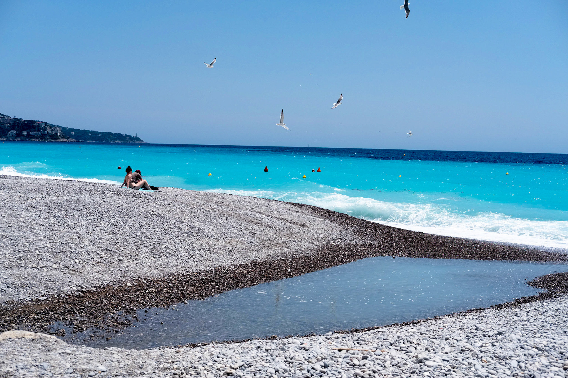 La plage de Nice, Alpes Marimes, France.