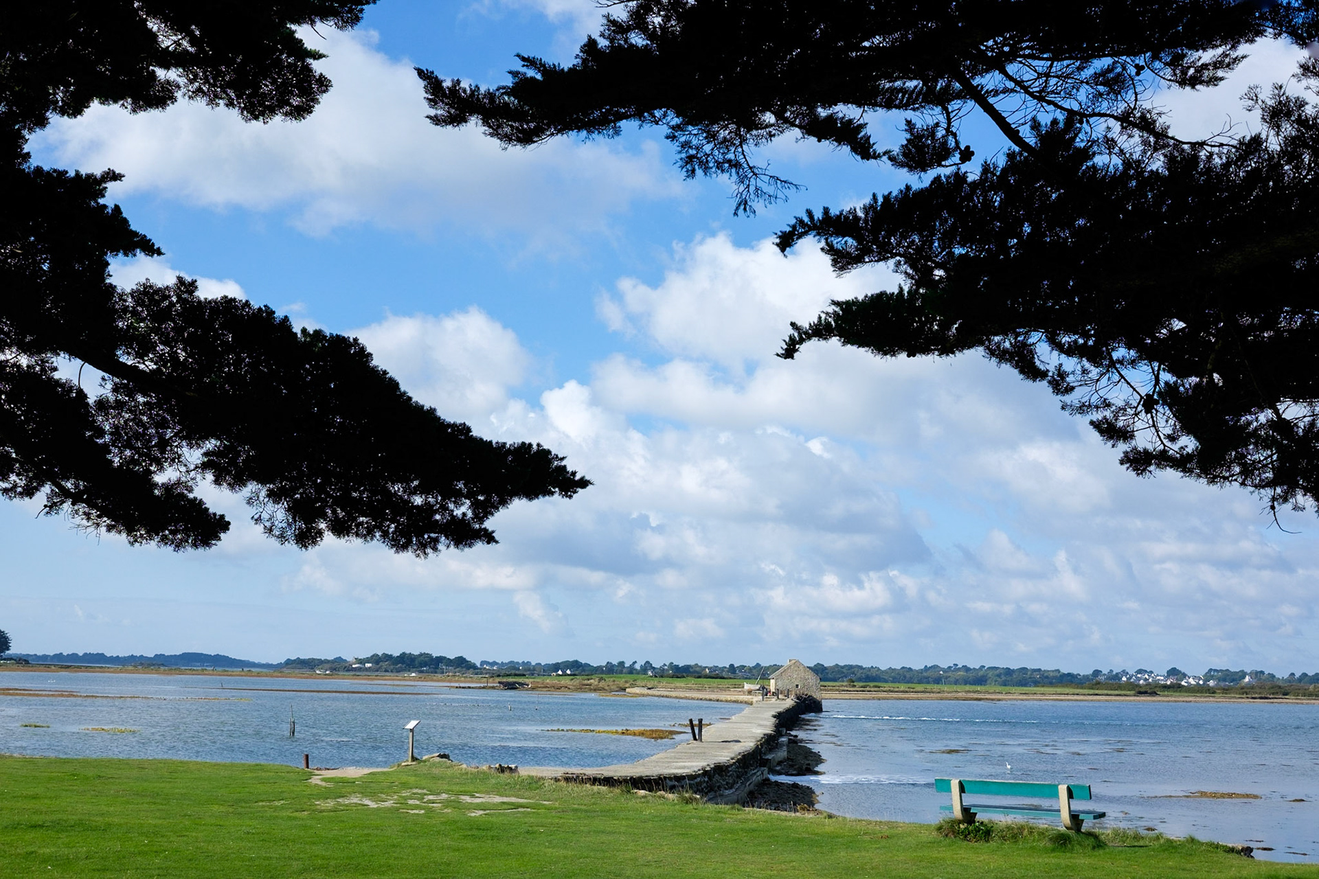 Paysage de l'île d'Arz. Golfe de Morbihan, Bretagne, France. /   Landscape of the Arz island. Gulf of Morbihan, Brittany, France.