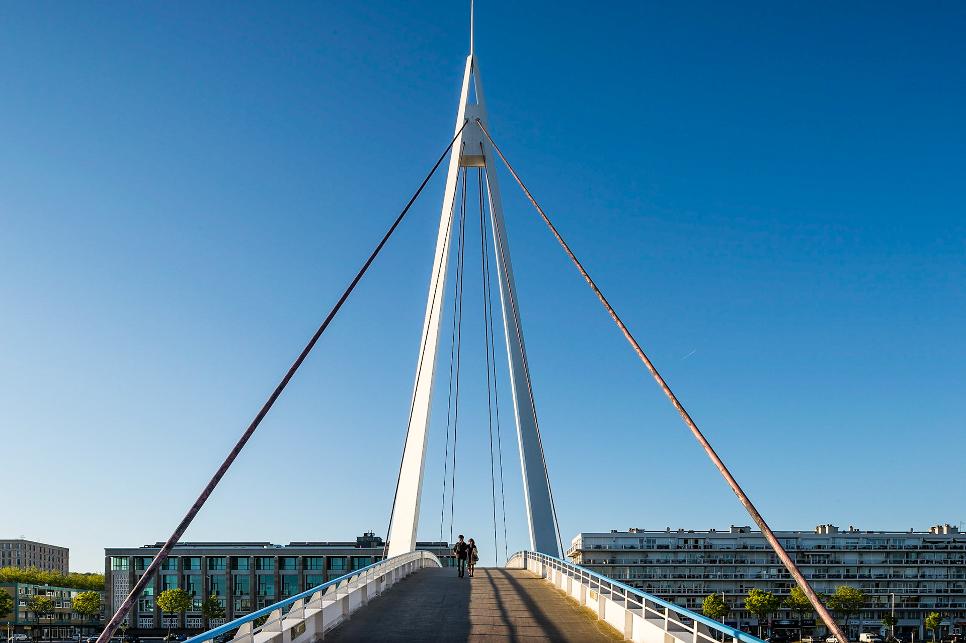 Le Havre. La passerelle François Le Chevalier. Basssin du Commerce.  Le Havre. Gateway François Le Chevalier. Basssin du Commerce.