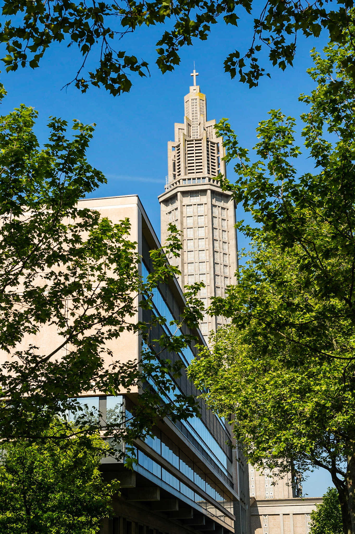 Le Havre. Eglise Saint Joseph, édifice emblématique du Centre ville Havre, ou que l'on soit on l'aperçoit, elle est l' oeuvre de l'architecte Auguste Perret / Le Havre. Eglise Saint Joseph, emblematic building from the city center Havre, or whether we see the Church is holy, it is the work of architect Auguste Perret.