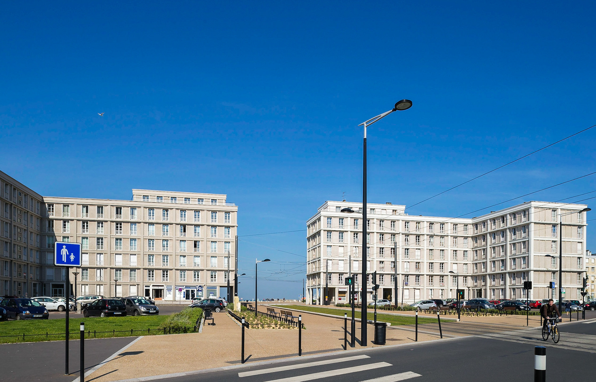 Le Havre. La Porte Océane jonction entre l'avenue Foch et la plage du Havre.  Le Havre. Ocean Gate junction of Avenue Foch and the beach of Le Havre.