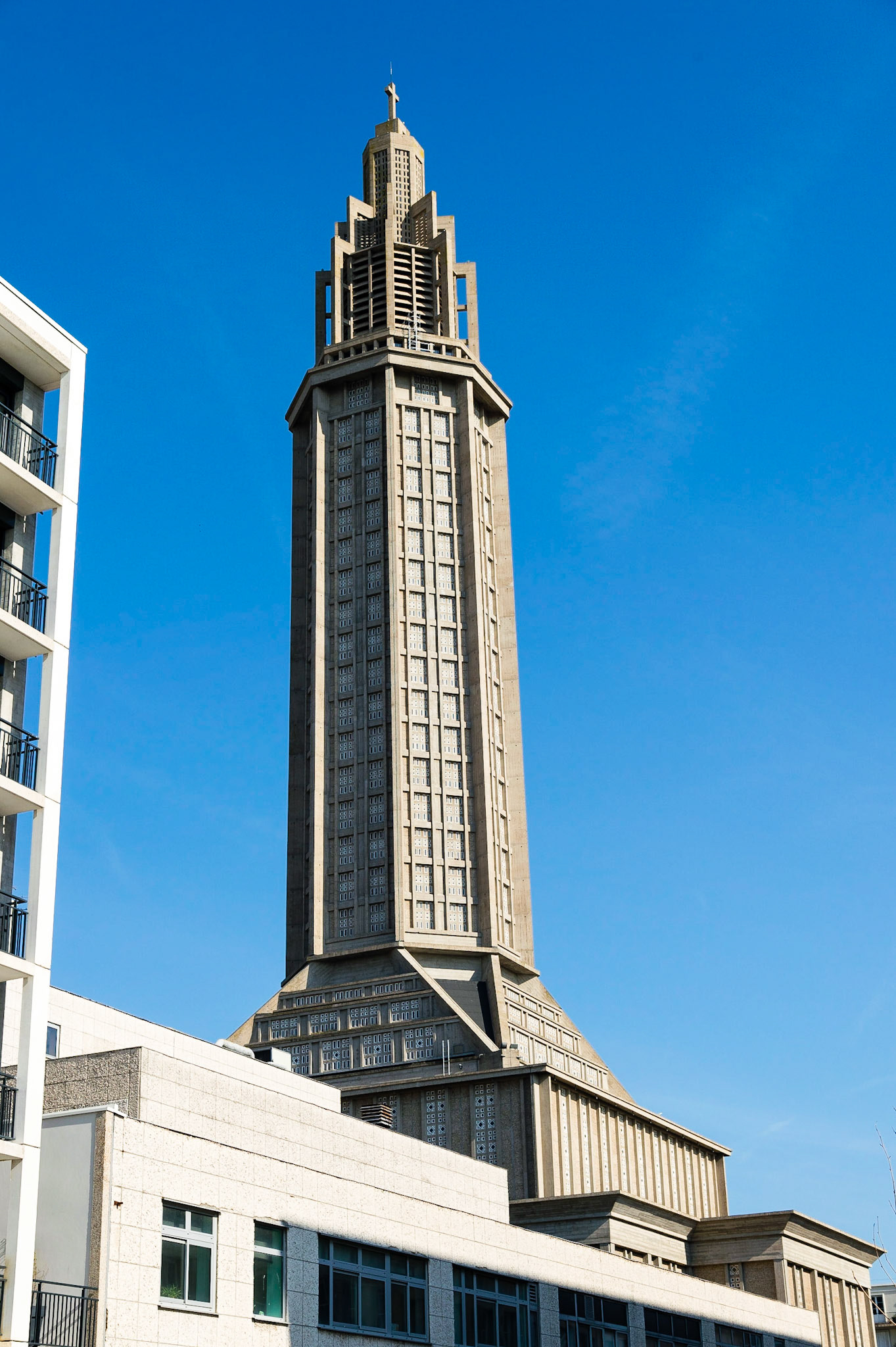 Le Havre. Eglise Saint Joseph, édifice emblématique du Centre ville Havre, ou que l'on soit on l'aperçoit, elle est l' oeuvre de l'architecte Auguste Perret / Le Havre. Eglise Saint Joseph, emblematic building from the city center Havre, or whether we see the Church is holy, it is the work of architect Auguste Perret.