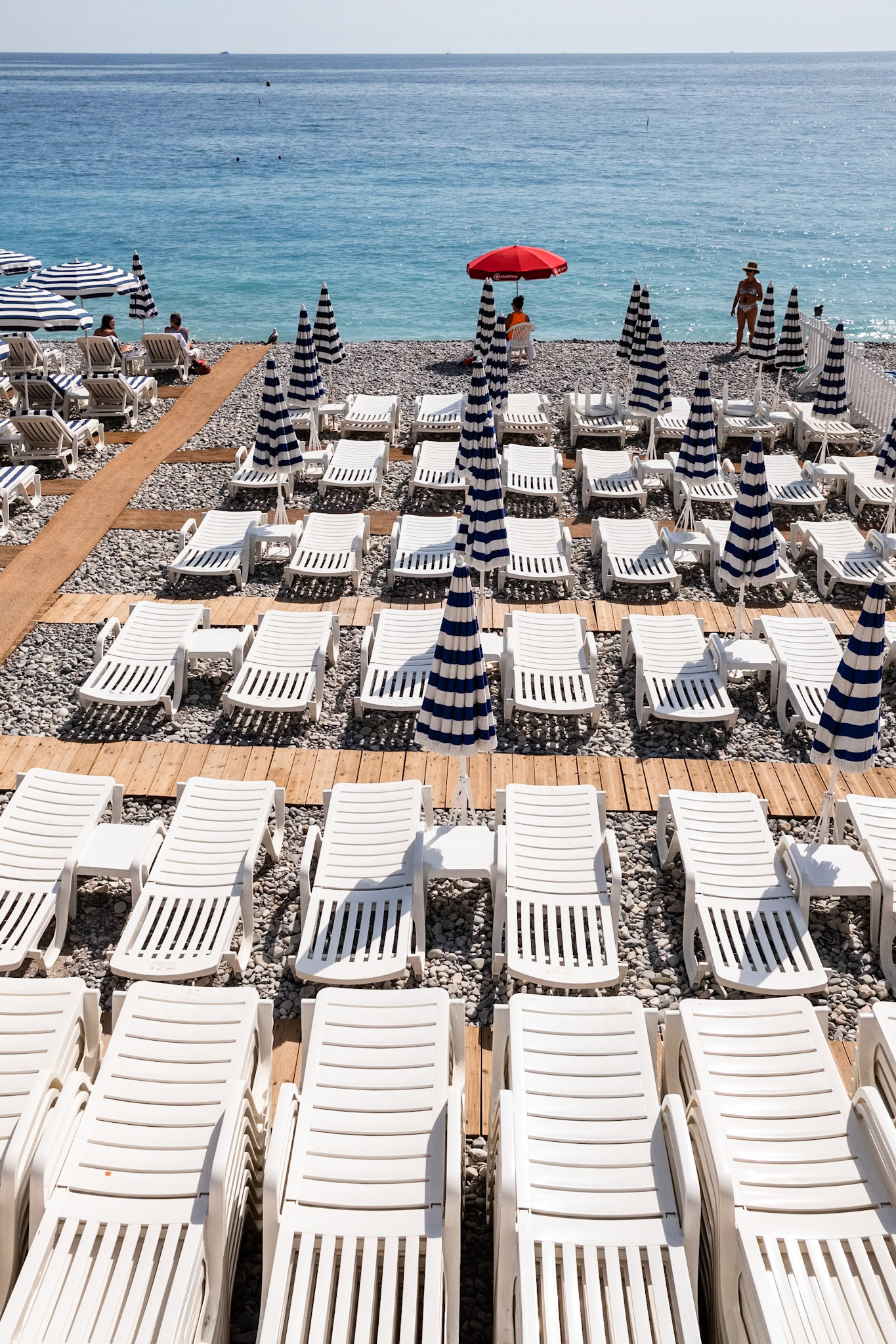 La plage de Nice, Alpes Marimes, France.