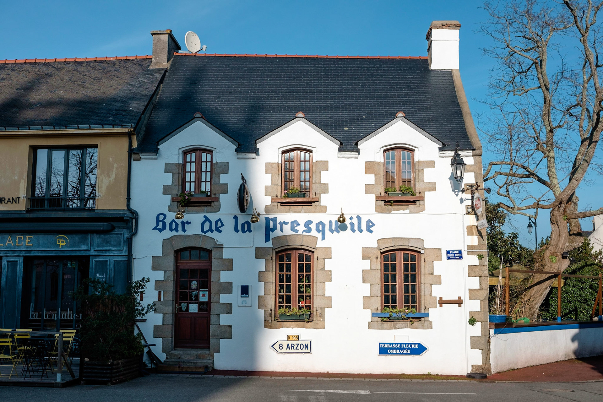 Le bar de la Presqu'ile à Saint-Gildas-de-Rhuys, Bretagne, France.