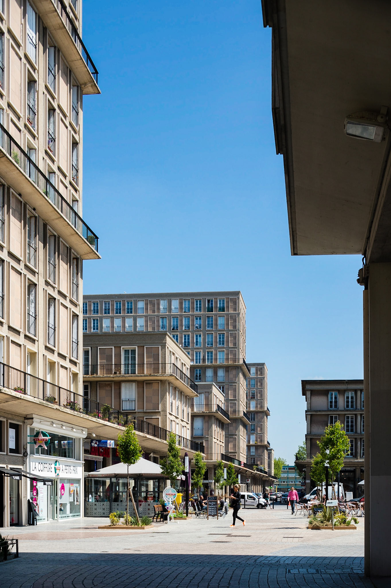 Le Havre centre ville. En grande partie détruit pendant la Seconde Guerre mondiale, le centre-ville a été reconstruit d'après les plans de l'atelier d'Auguste Perret entre 1945 et 1964, il est inscrit au patrimoine mondial de l'UNESCO depuis 2005 / Le Havre city center. Largely destroyed during the Second World War, the city was rebuilt according to the plans of the workshop of Auguste Perret between 1945 and 1964, he was listed as a World Heritage Site by UNESCO since 2005.