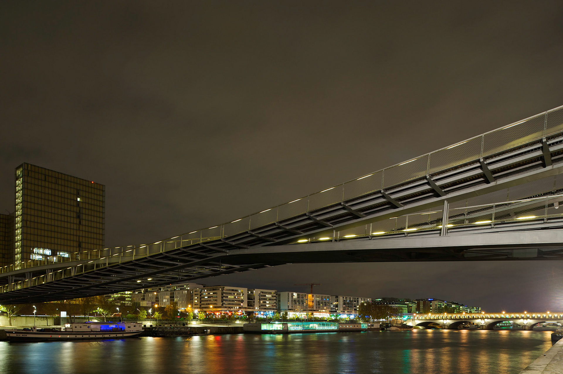 La passerelle Simone de Beauvoir, Paris, France.Dietmar Feichtinger Architectes.