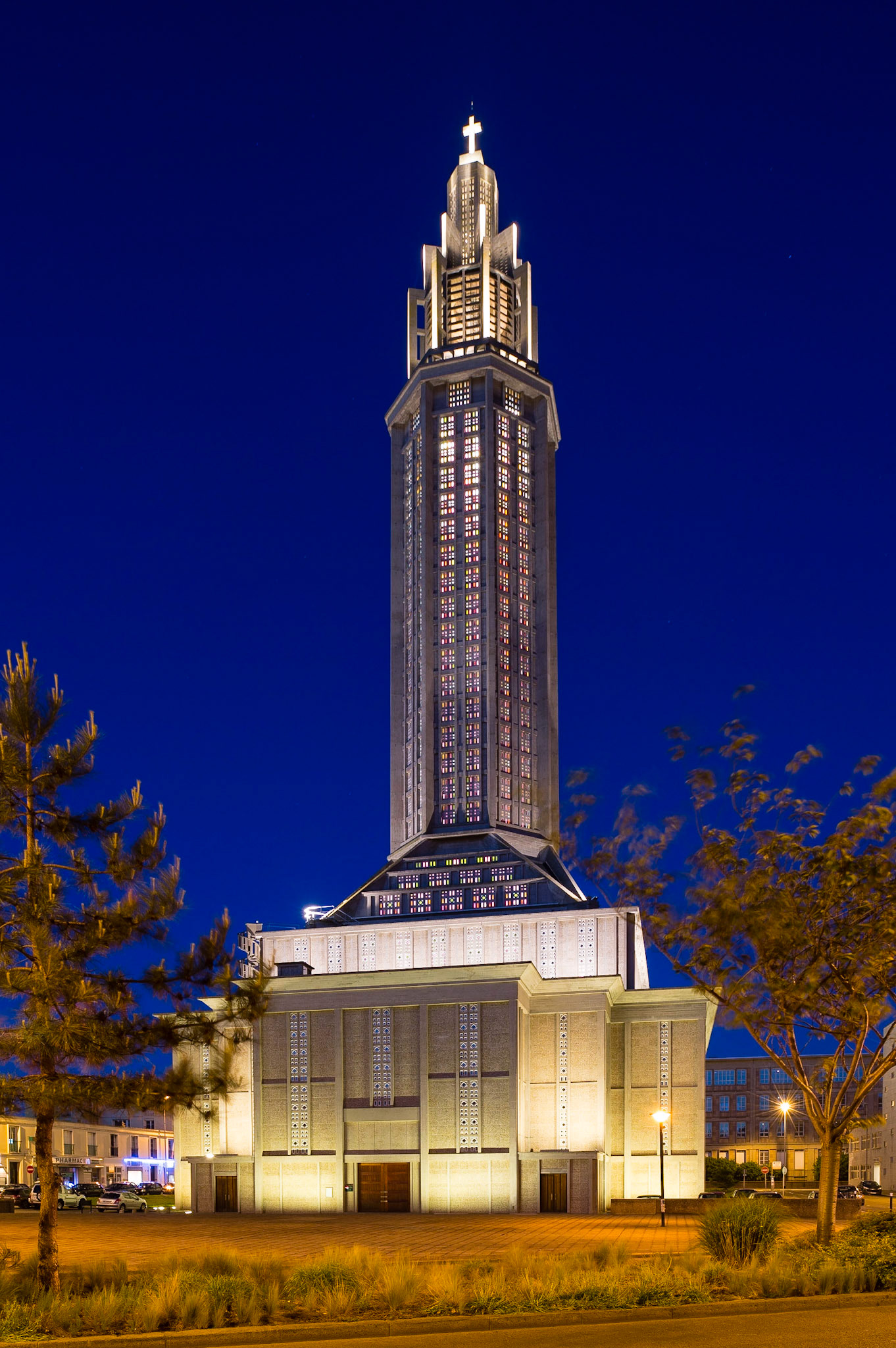 Le Havre. Eglise Saint Joseph, édifice emblématique du Centre ville Havre, ou que l'on soit on l'aperçoit, elle est l' oeuvre de l'architecte Auguste Perret / Le Havre. Eglise Saint Joseph, emblematic building from the city center Havre, or whether we see the Church is holy, it is the work of architect Auguste Perret.