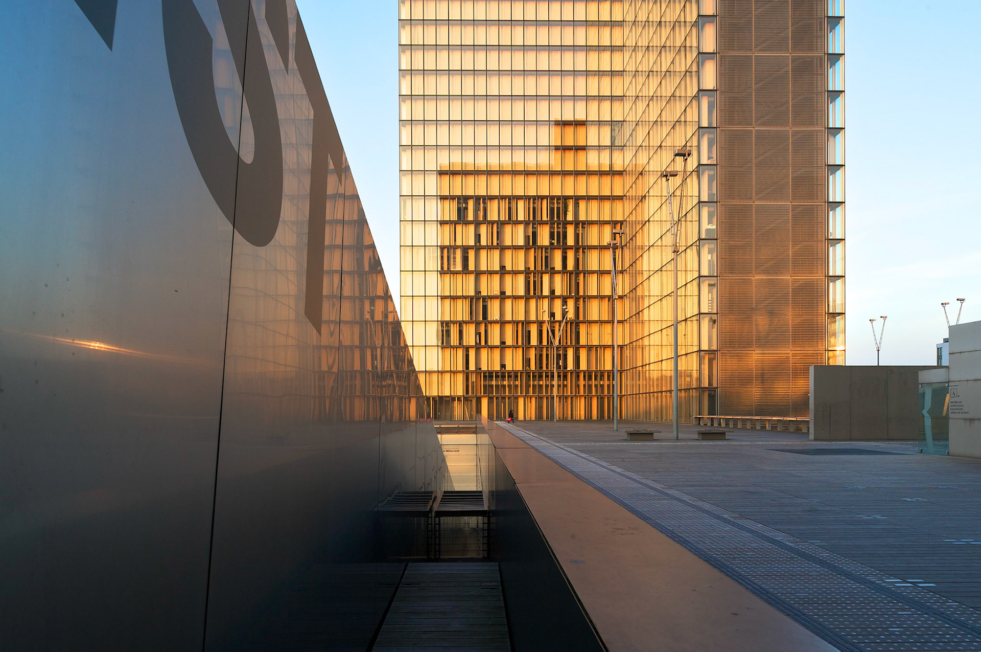 Bibliotheque Nationale Francois Mitterrand, Paris. Architecte Dominique Perrault.