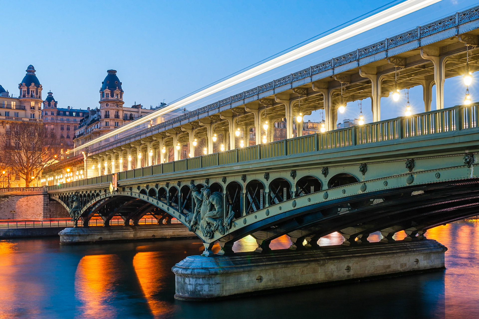 Paris, Le pont de Bir-Hakeim