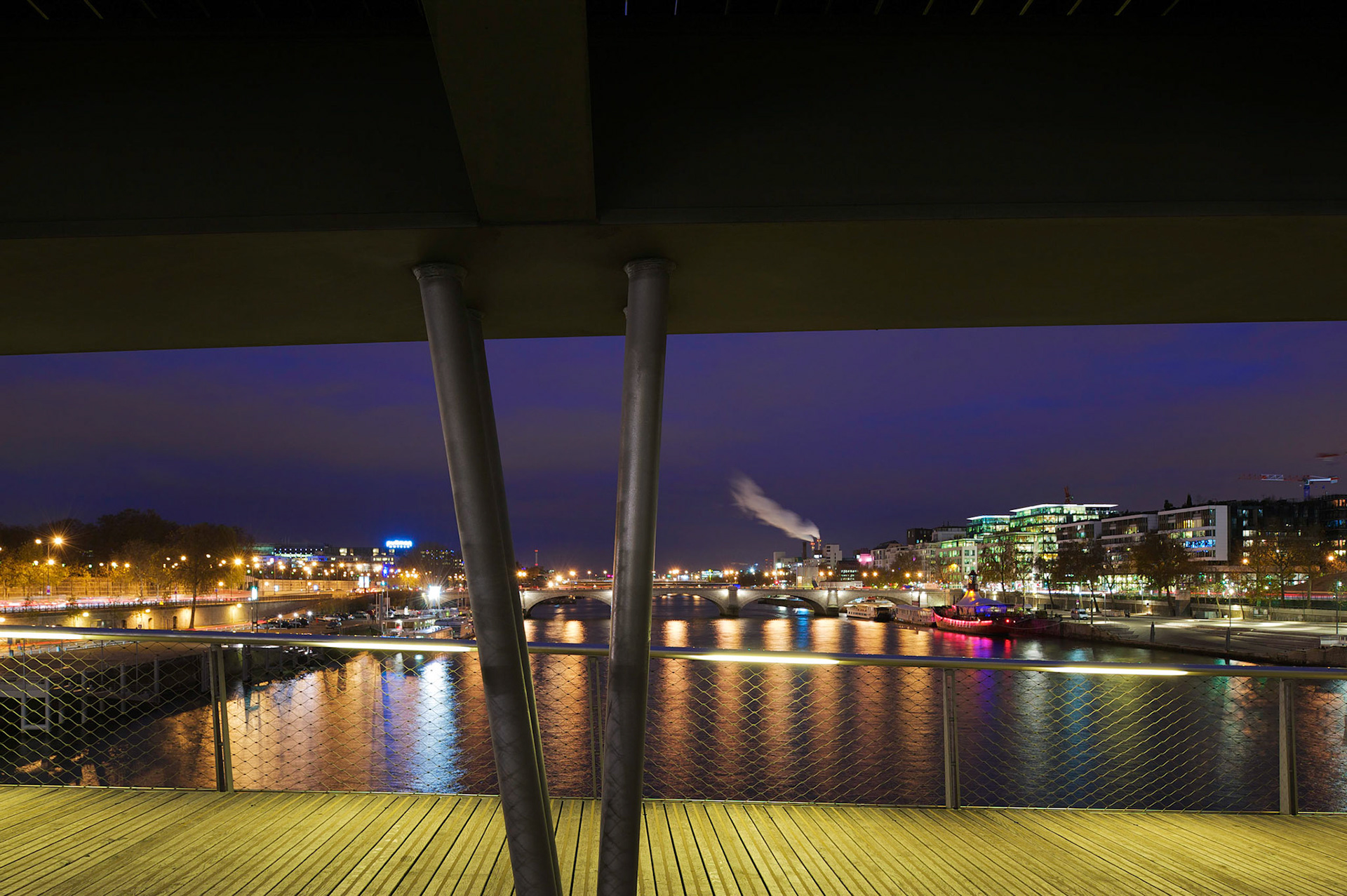 La passerelle Simone de Beauvoir, Paris, France.Dietmar Feichtinger Architectes.