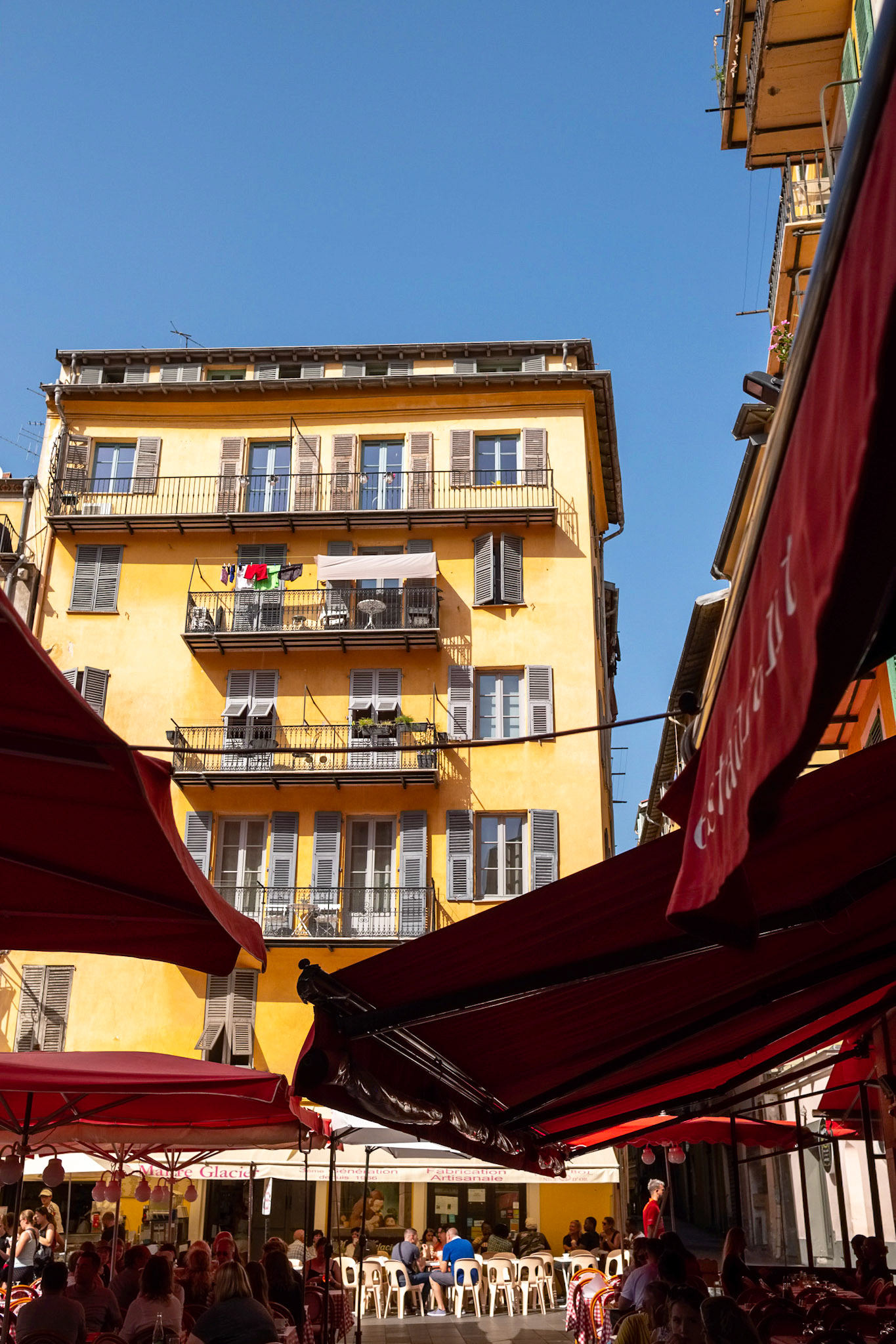 La Place Rossetti dans le Vieux Nice, Alpes Marimes, France