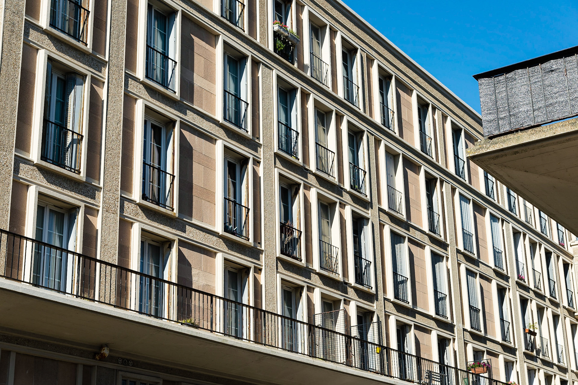 Le Havre centre ville. En grande partie détruit pendant la Seconde Guerre mondiale, le centre-ville a été reconstruit d'après les plans de l'atelier d'Auguste Perret entre 1945 et 1964, il est inscrit au patrimoine mondial de l'UNESCO depuis 2005 / Le Havre city center. Largely destroyed during the Second World War, the city was rebuilt according to the plans of the workshop of Auguste Perret between 1945 and 1964, he was listed as a World Heritage Site by UNESCO since 2005.