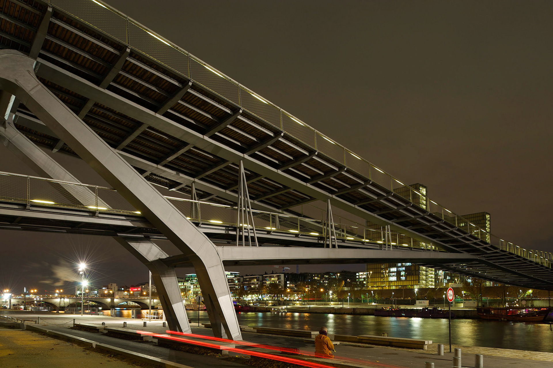 La passerelle Simone de Beauvoir, Paris, France.Dietmar Feichtinger Architectes.