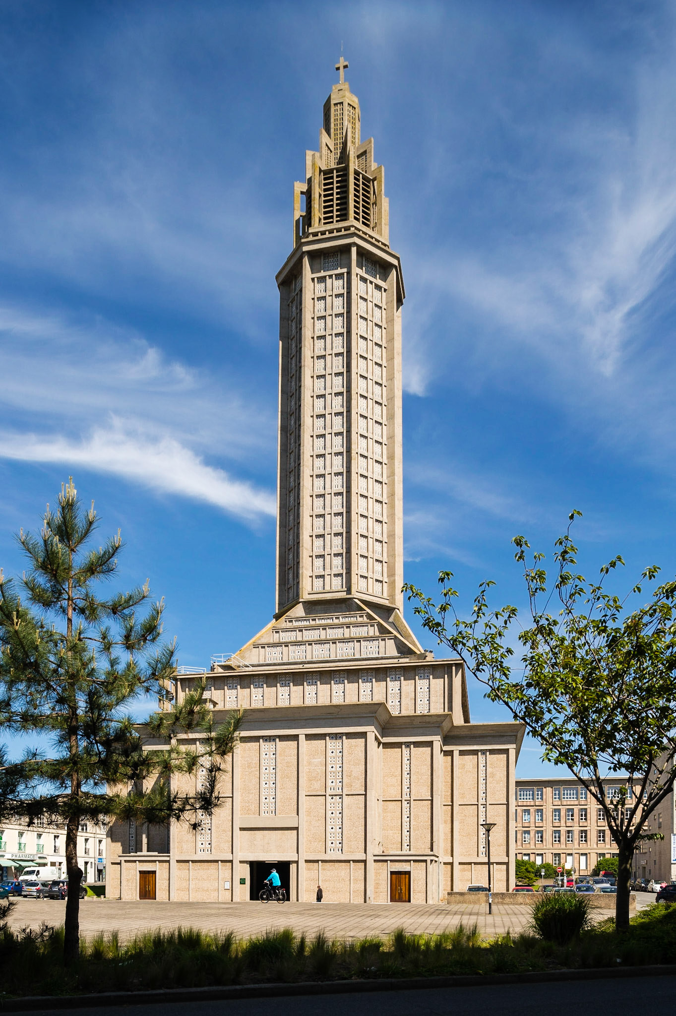 Le Havre. Eglise Saint Joseph, édifice emblématique du Centre ville Havre, ou que l'on soit on l'aperçoit, elle est l' oeuvre de l'architecte Auguste Perret / Le Havre. Eglise Saint Joseph, emblematic building from the city center Havre, or whether we see the Church is holy, it is the work of architect Auguste Perret.