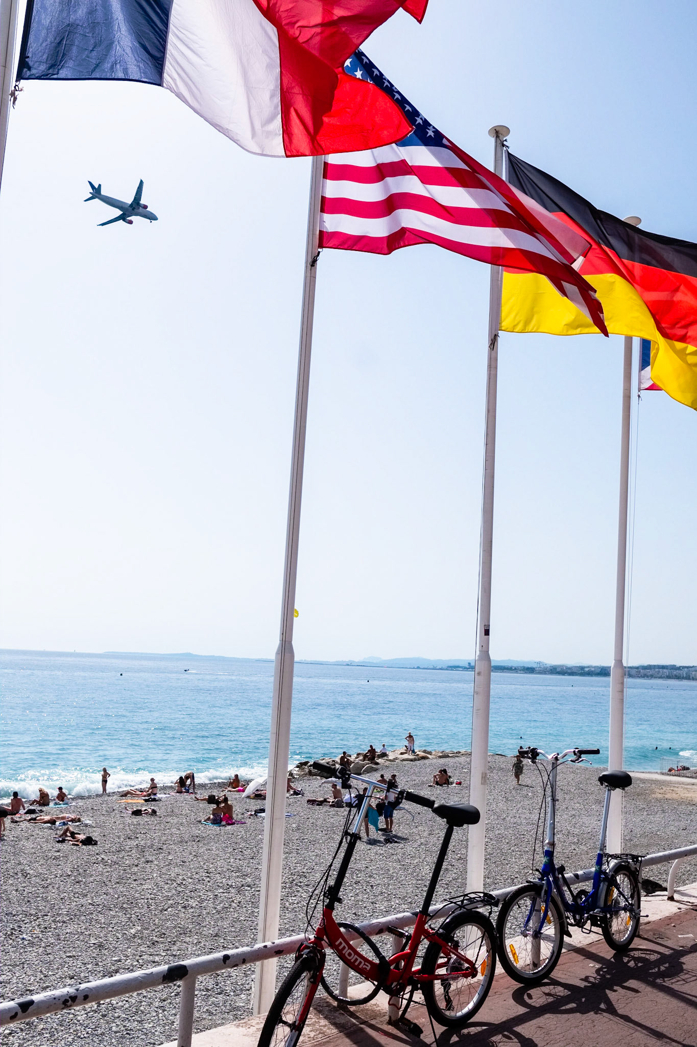 La plage de Nice, Alpes Marimes, France.