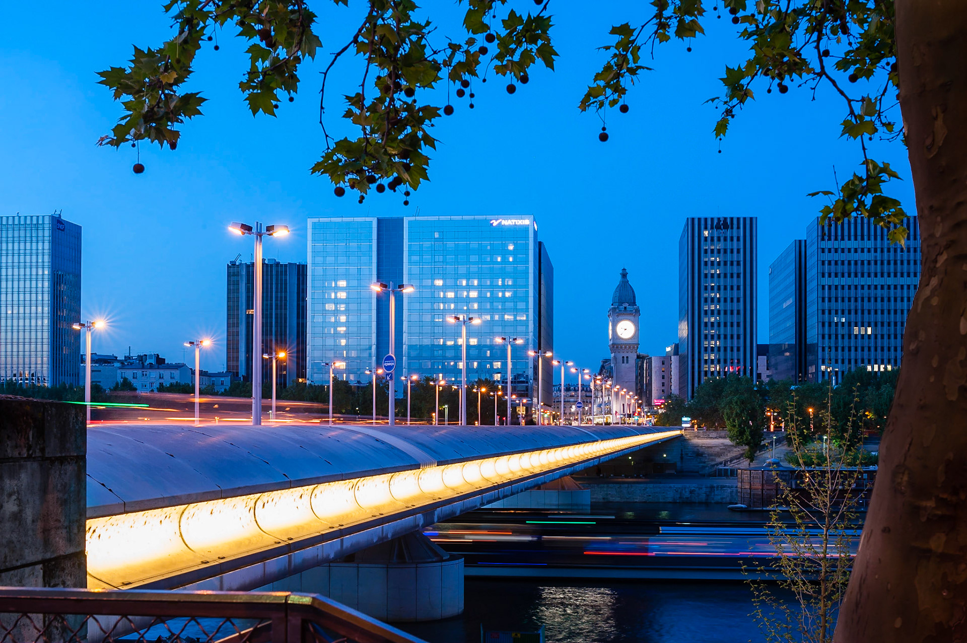 Le pont Charles-de-Gaulle , Paris.