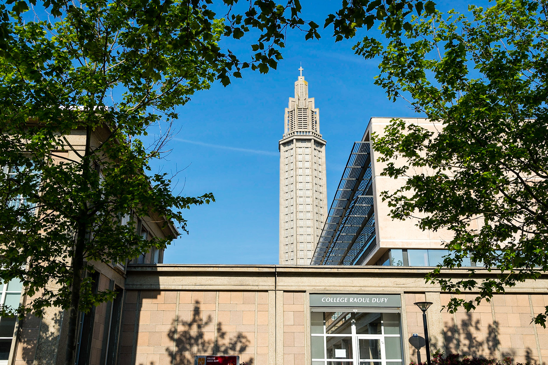 Le Havre. Eglise Saint Joseph, édifice emblématique du Centre ville Havre, ou que l'on soit on l'aperçoit, elle est l' oeuvre de l'architecte Auguste Perret.  Le Havre. Eglise Saint Joseph, emblematic building from the city center Havre, or whether we see the Church is holy, it is the work of architect Auguste Perret.