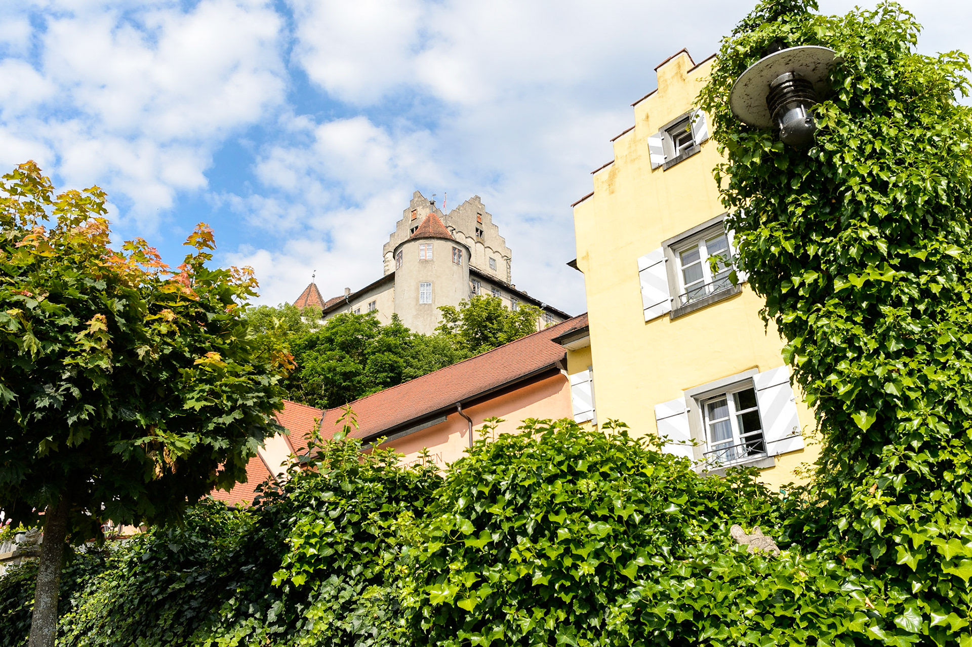 Meersburg petite ville médiévale située au bord du lac de Constance, Bade-Wurtemberg, Allemagne. / Medieval town Meersburg on Lake Constance, Bade-Wurtemberg, Germany