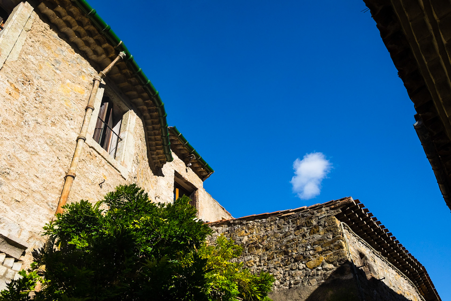 Saint Guilhem le Désert est l'un des plus beaux villages de France, il est situé dans le departement de l'Hérault, Languedoc-Roussillon, France / Saint Guilhem le Desert is one of the most beautiful villages in France, it is located in the department of Hérault, Languedoc-Roussillon, France.
