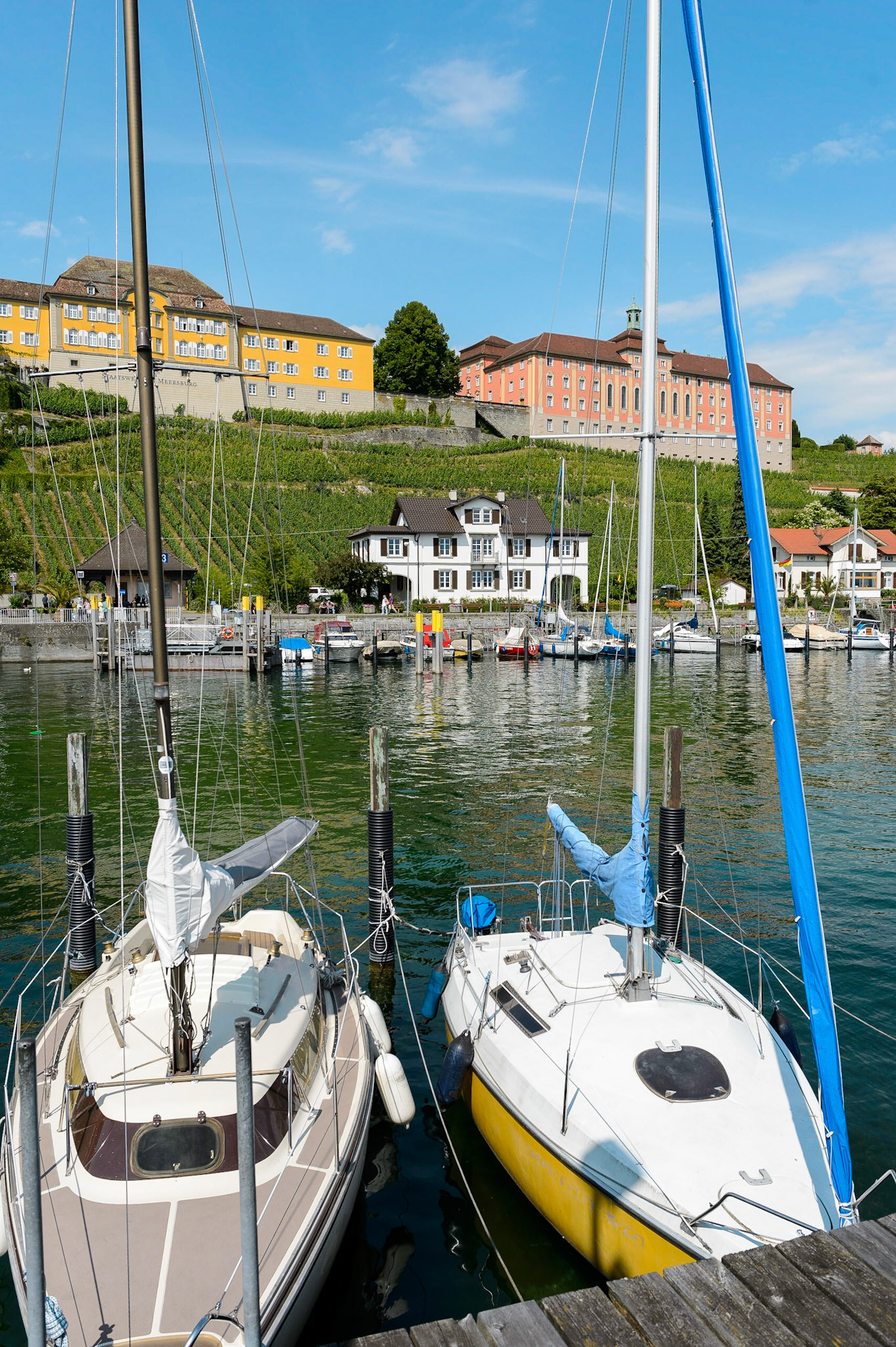 Meersburg petite ville médiévale située au bord du lac de Constance, Bade-Wurtemberg, Allemagne. / Medieval town Meersburg on Lake Constance, Bade-Wurtemberg, Germany