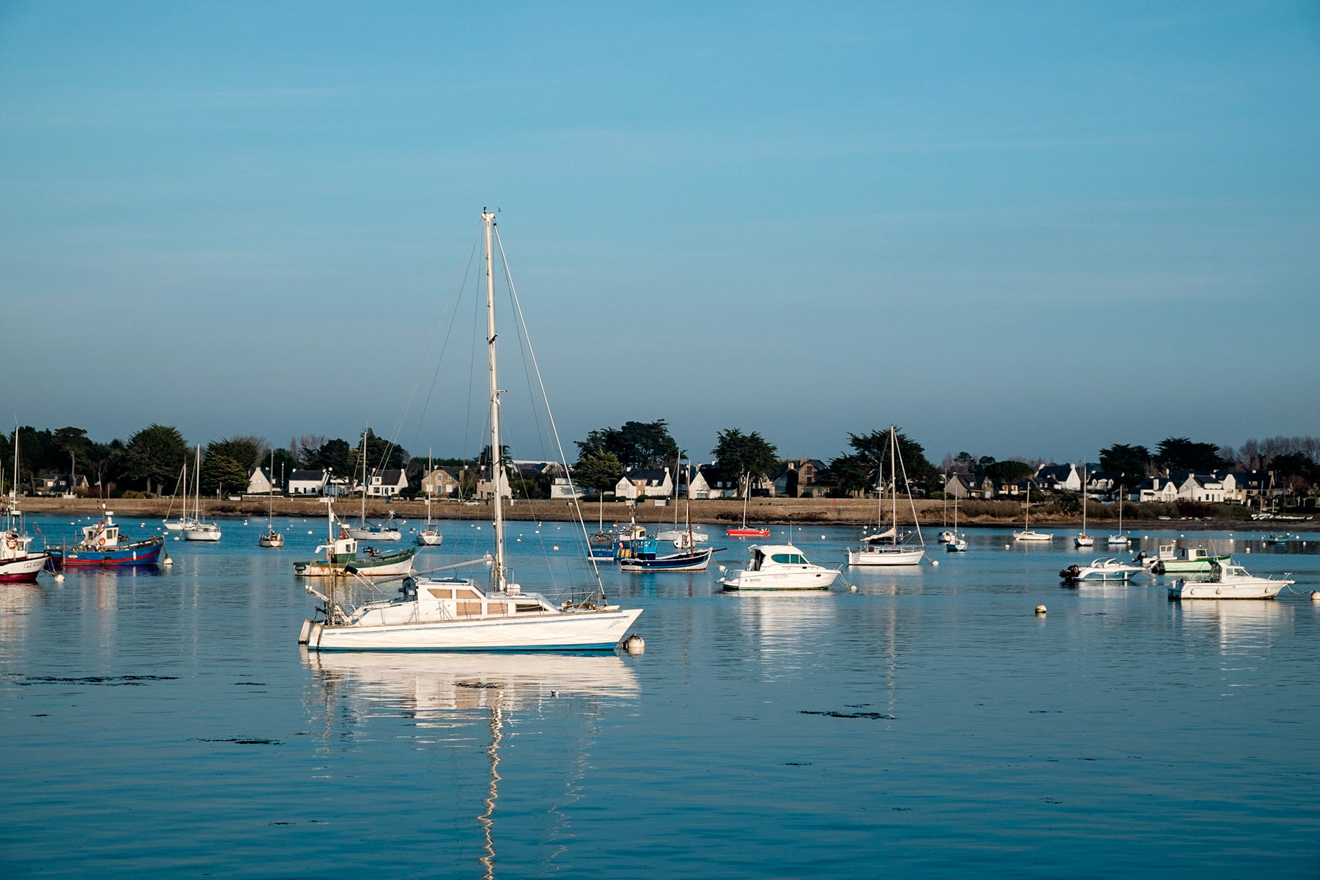 Bateaux dans le port d'Arzon, Port-Navalo. Bretage, France.