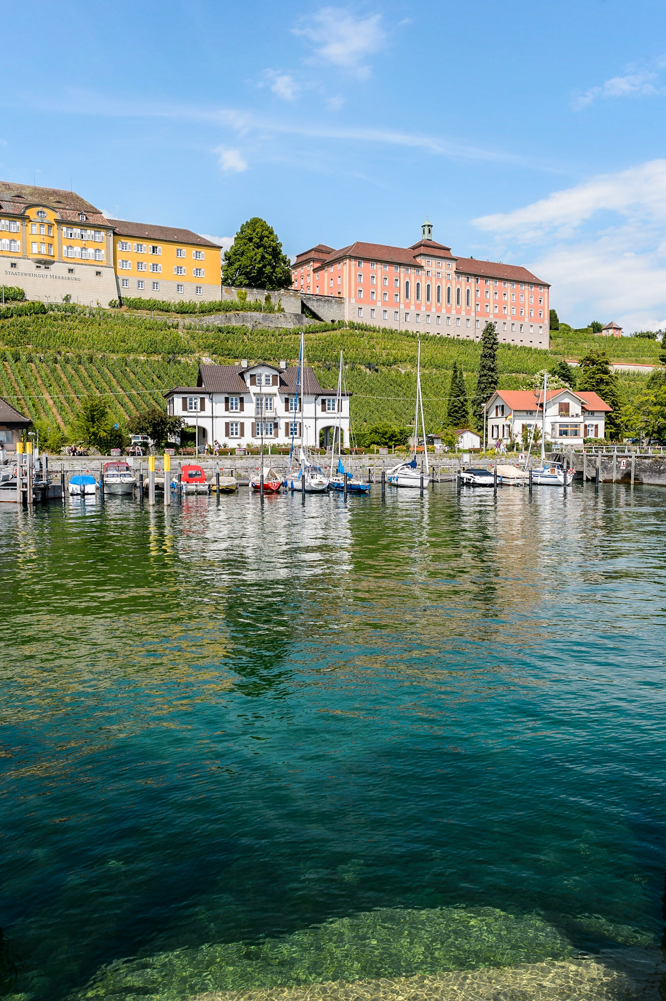 Meersburg petite ville médiévale située au bord du lac de Constance, Bade-Wurtemberg, Allemagne. / Medieval town Meersburg on Lake Constance, Bade-Wurtemberg, Germany