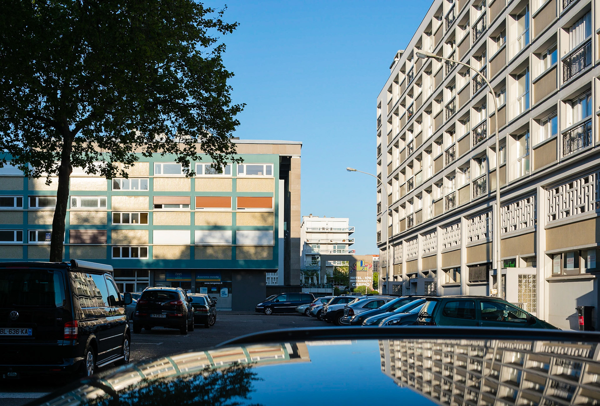 Le Havre centre ville. En grande partie détruit pendant la Seconde Guerre mondiale, le centre-ville a été reconstruit d'après les plans de l'atelier d'Auguste Perret entre 1945 et 1964, il est inscrit au patrimoine mondial de l'UNESCO depuis 2005.  Le Havre city center. Largely destroyed during the Second World War, the city was rebuilt according to the plans of the workshop of Auguste Perret between 1945 and 1964, he was listed as a World Heritage Site by UNESCO since 2005.