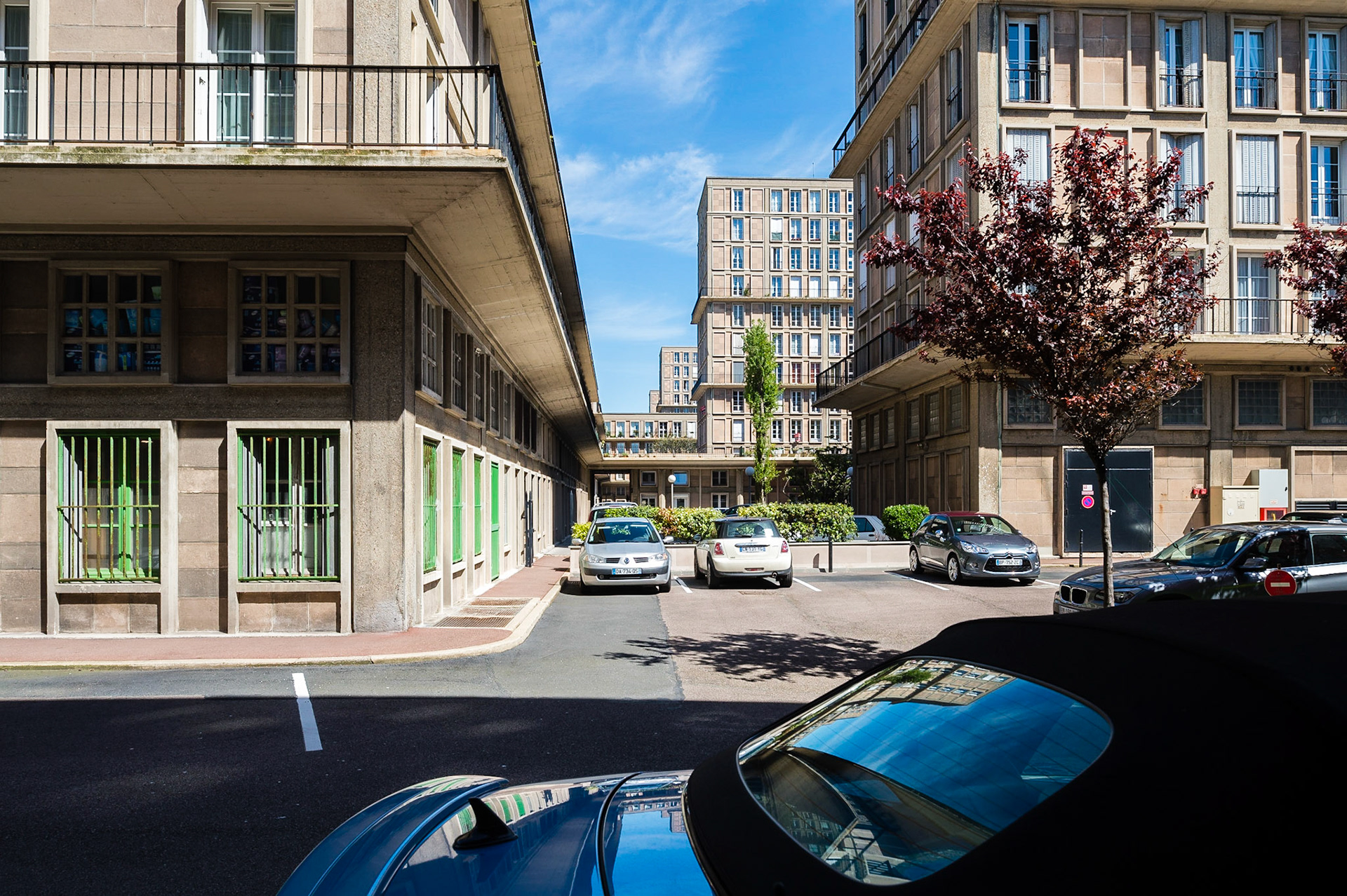Le Havre centre ville. En grande partie détruit pendant la Seconde Guerre mondiale, le centre-ville a été reconstruit d'après les plans de l'atelier d'Auguste Perret entre 1945 et 1964, il est inscrit au patrimoine mondial de l'UNESCO depuis 2005.  Le Havre city center. Largely destroyed during the Second World War, the city was rebuilt according to the plans of the workshop of Auguste Perret between 1945 and 1964, he was listed as a World Heritage Site by UNESCO since 2005.