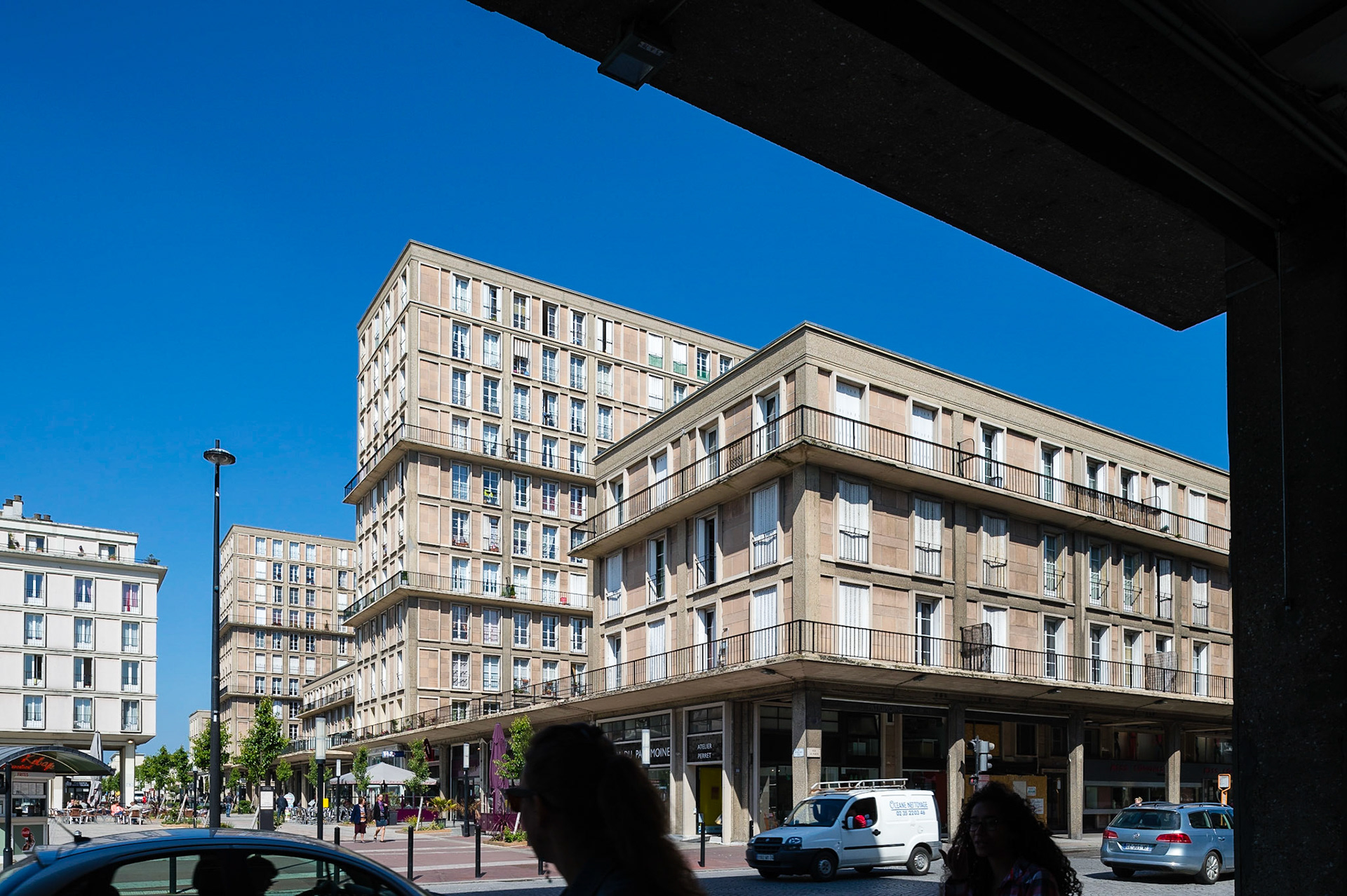 Le Havre centre ville. En grande partie détruit pendant la Seconde Guerre mondiale, le centre-ville a été reconstruit d'après les plans de l'atelier d'Auguste Perret entre 1945 et 1964, il est inscrit au patrimoine mondial de l'UNESCO depuis 2005.  Le Havre city center. Largely destroyed during the Second World War, the city was rebuilt according to the plans of the workshop of Auguste Perret between 1945 and 1964, he was listed as a World Heritage Site by UNESCO since 2005.