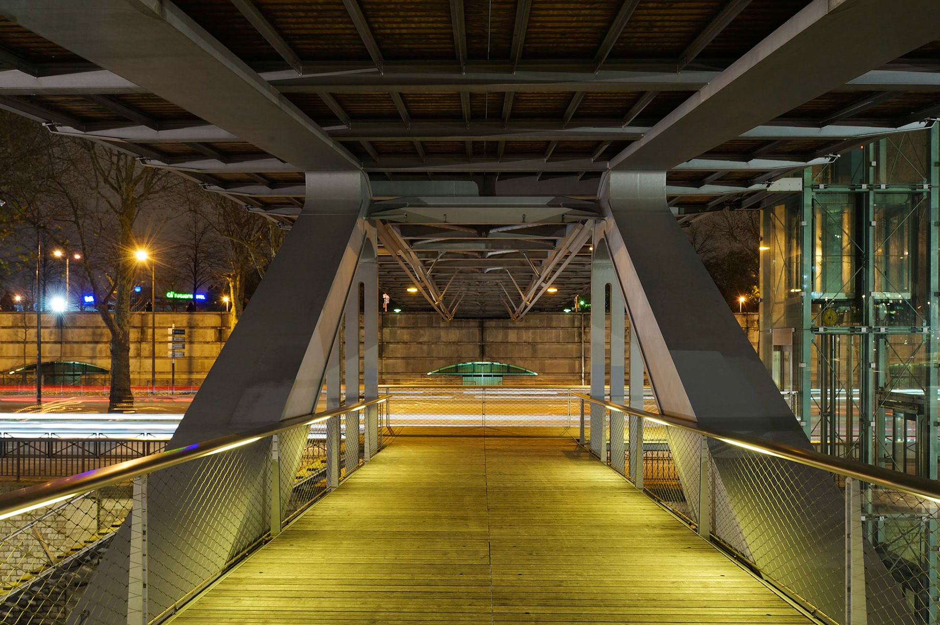 La passerelle Simone de Beauvoir, Paris, France.Dietmar Feichtinger Architectes.