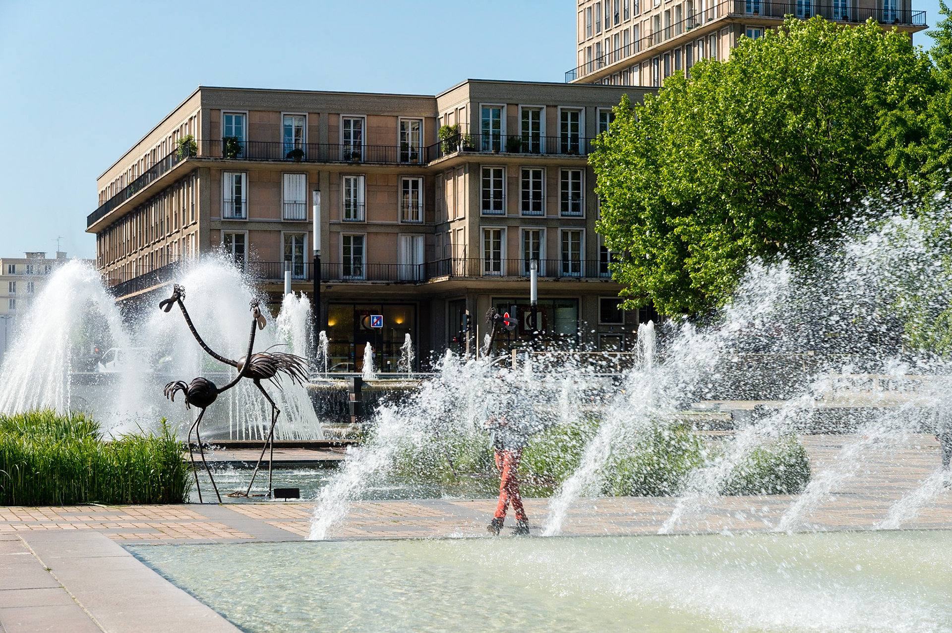Le Havre centre ville. En grande partie détruit pendant la Seconde Guerre mondiale, le centre-ville a été reconstruit d'après les plans de l'atelier d'Auguste Perret entre 1945 et 1964, il est inscrit au patrimoine mondial de l'UNESCO depuis 2005.  Le Havre city center. Largely destroyed during the Second World War, the city was rebuilt according to the plans of the workshop of Auguste Perret between 1945 and 1964, he was listed as a World Heritage Site by UNESCO since 2005.