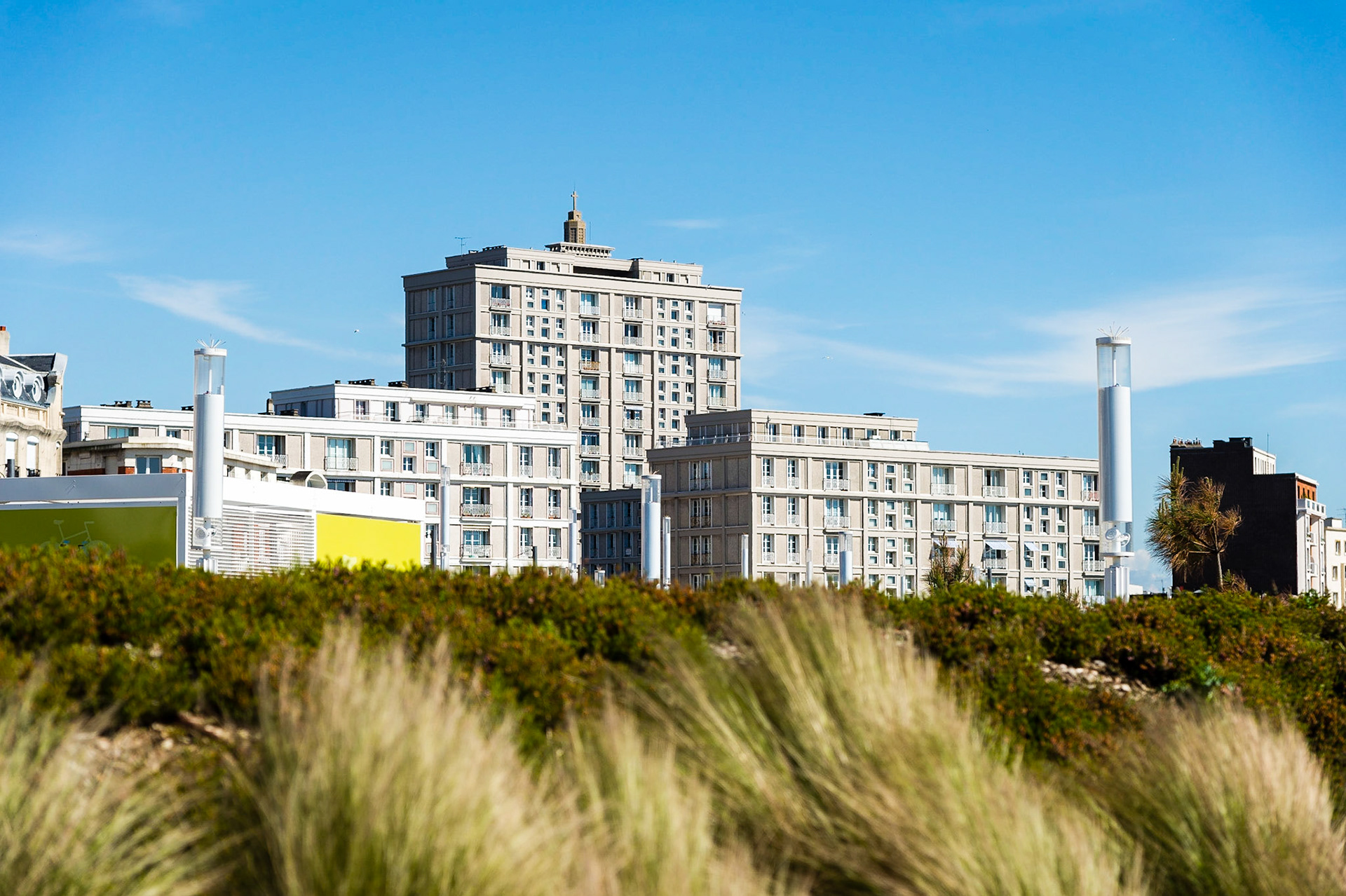 Le Havre, vue des immeubles réalisés par l'architecte Auguste Perret depuis le front de mer / Le Havre, view of buildings constructed by the architect Auguste Perret from the seafront