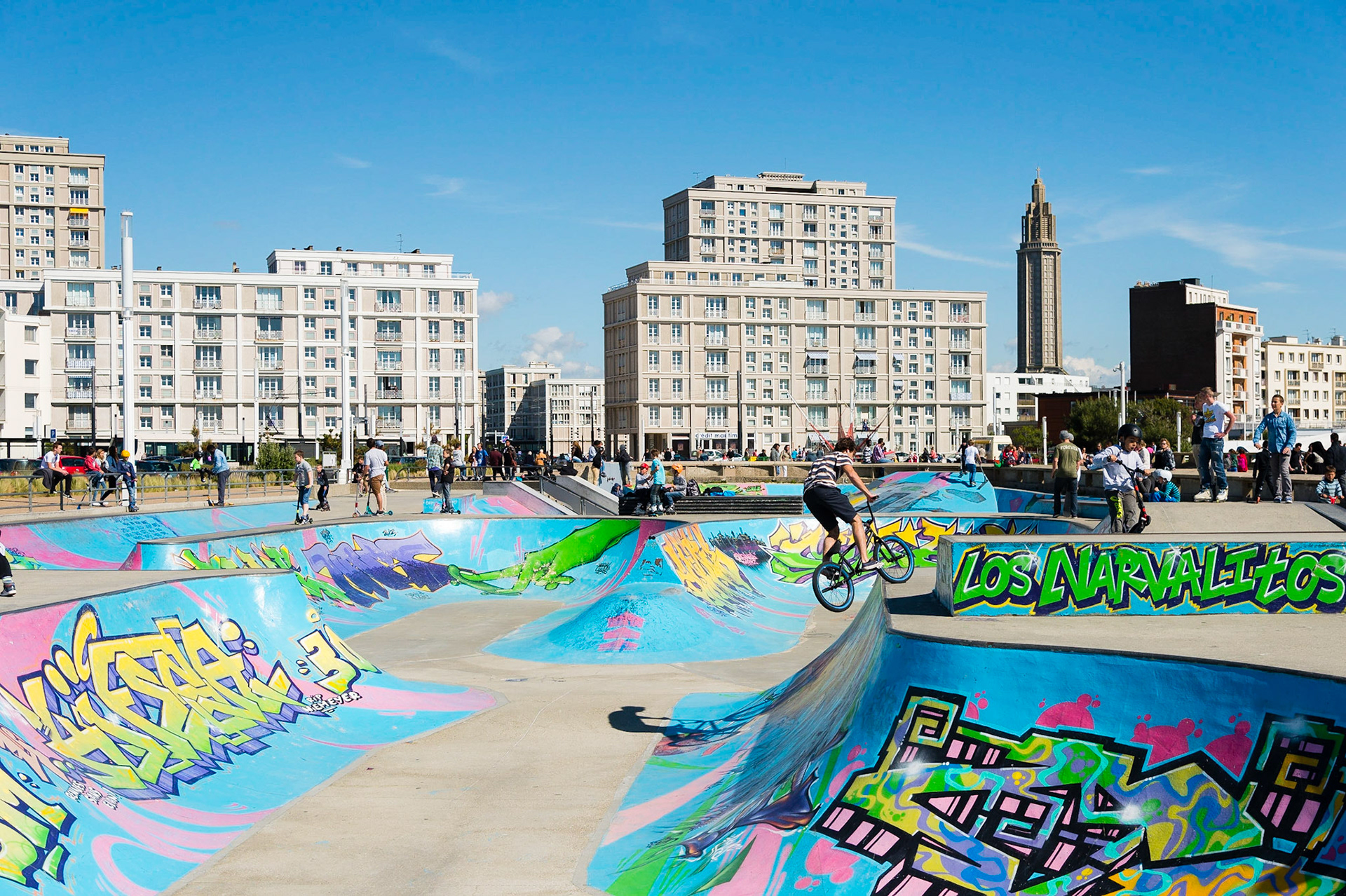 Le Havre, le skate park situé entre la Porte Océane et la plage / Le Havre, the skate park located between the Ocean Gate and the beach.