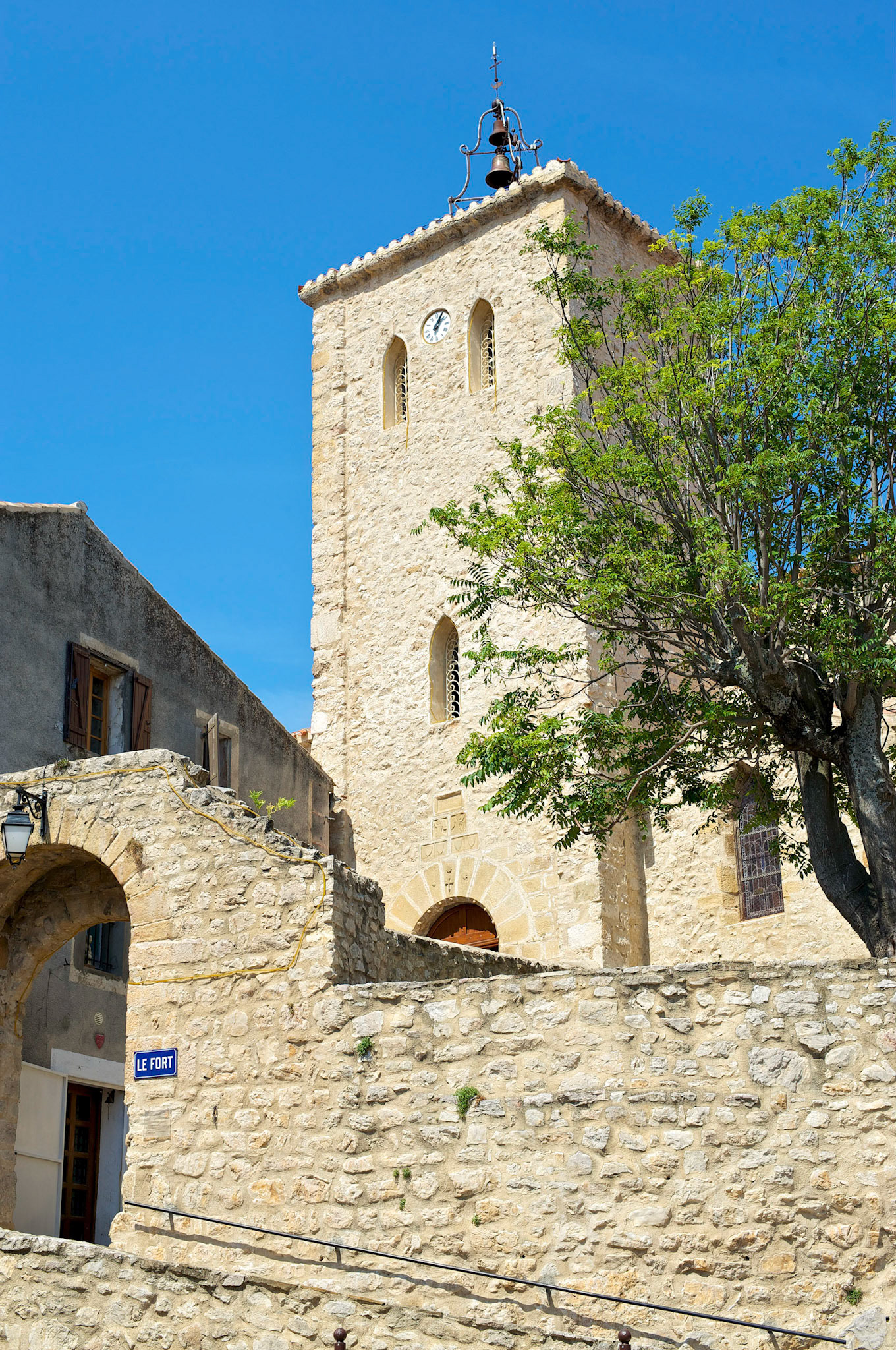 L'église Saint-Michel à Duilhac-sous-Peyrepertuse, Hautes corbieres, Aude, France