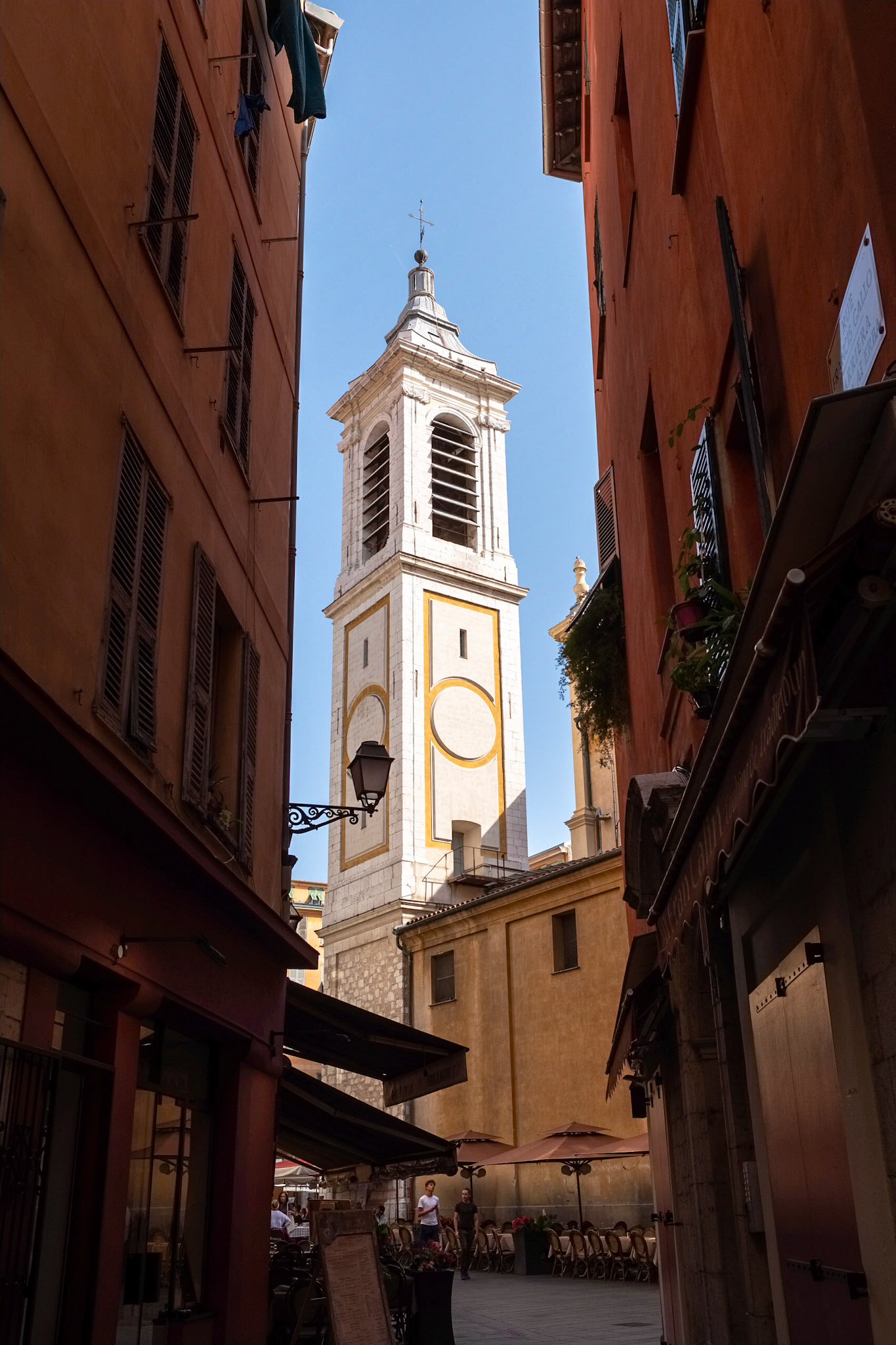 La Cathédrale Sainte Répartate depuis la rue Francis Gallo. Vieux Nice, Alpes Marimes, France