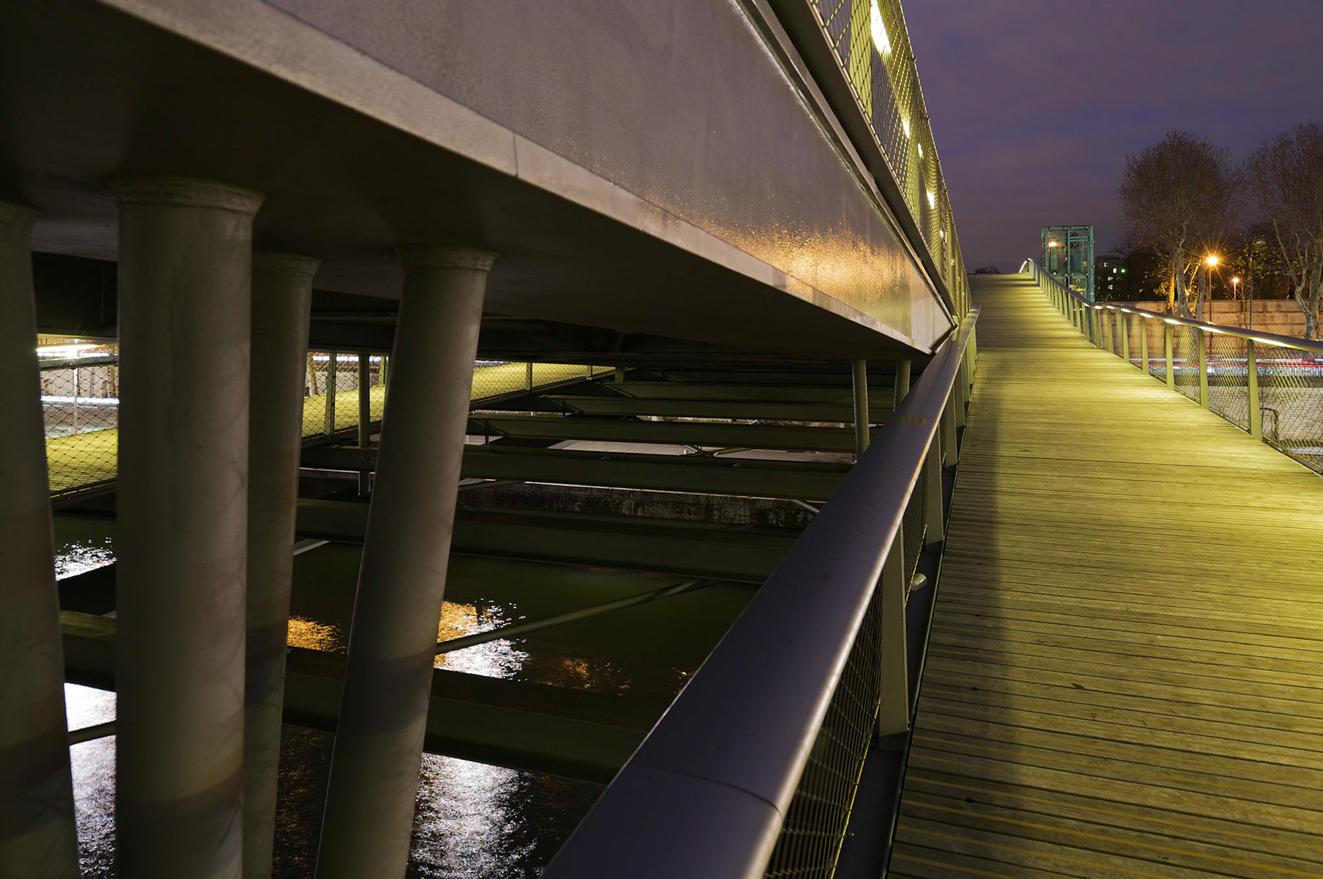 La passerelle Simone de Beauvoir, Paris, France.Dietmar Feichtinger Architectes.